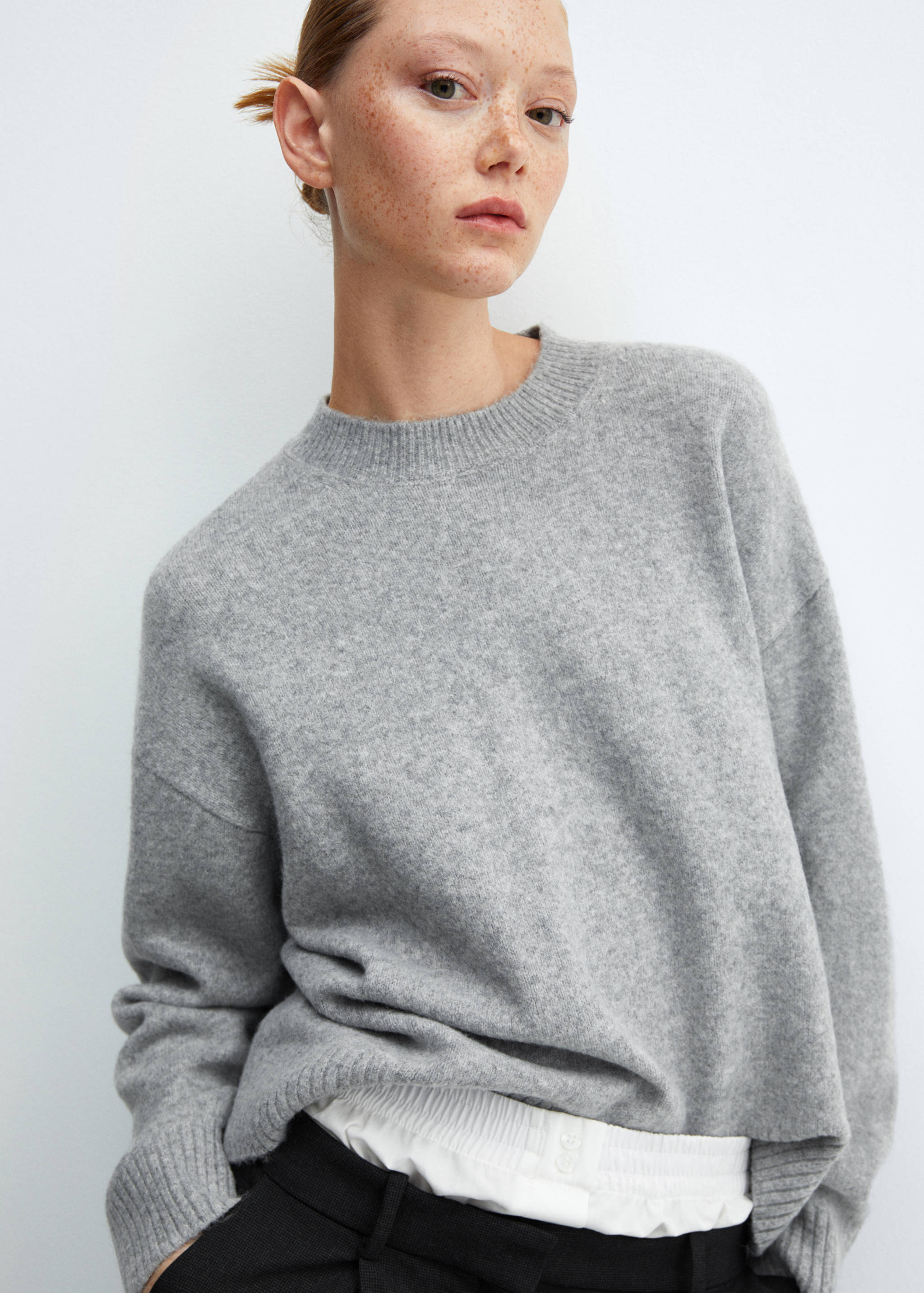 Round-neck knitted sweater - Details of the article 4