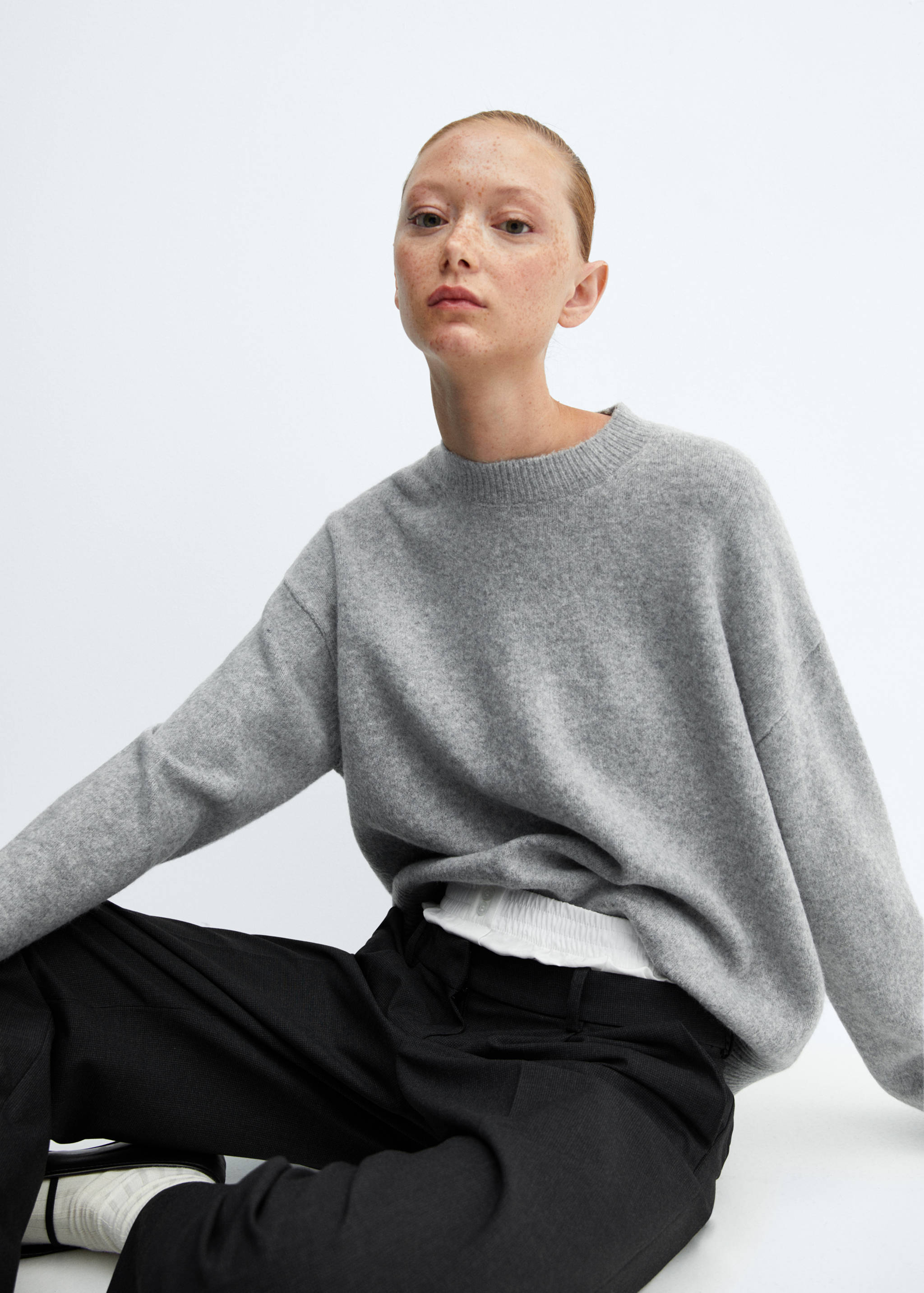 Round-neck knitted sweater - Details of the article 2