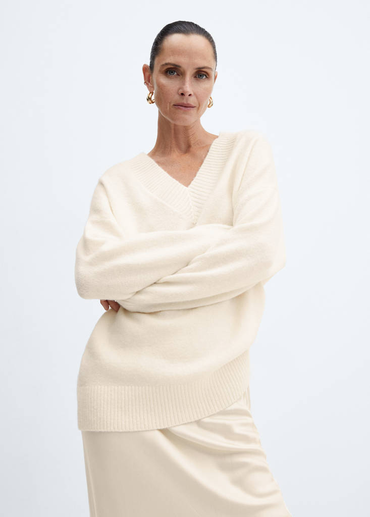 Oversized V-neck sweater — Ecru