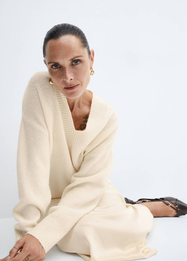 Oversized V-neck sweater — Ecru