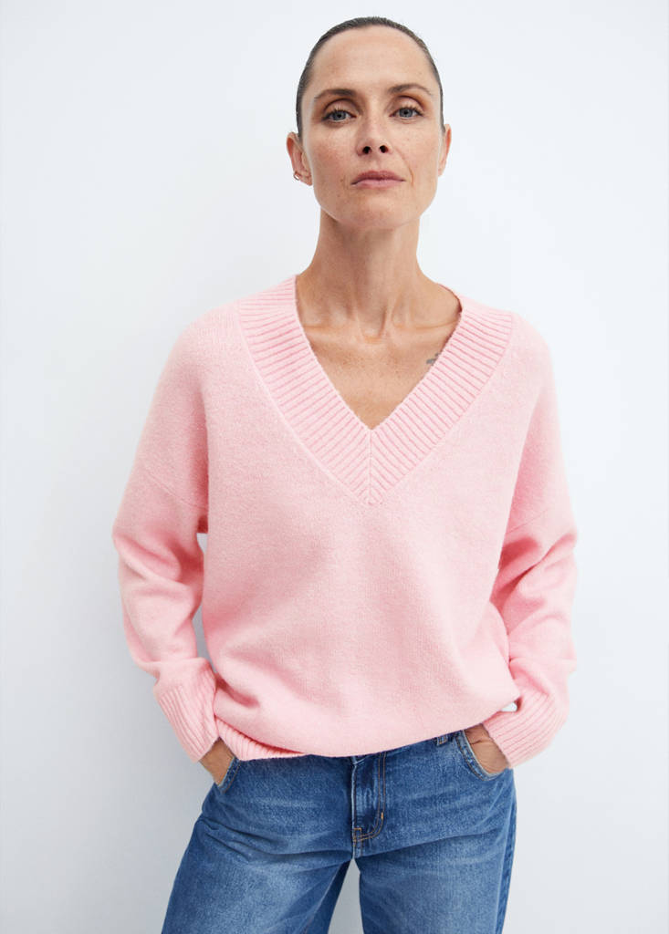 Oversized V-neck sweater — Pink