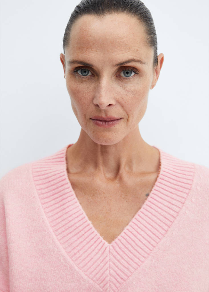 Oversized V-neck sweater — Pink