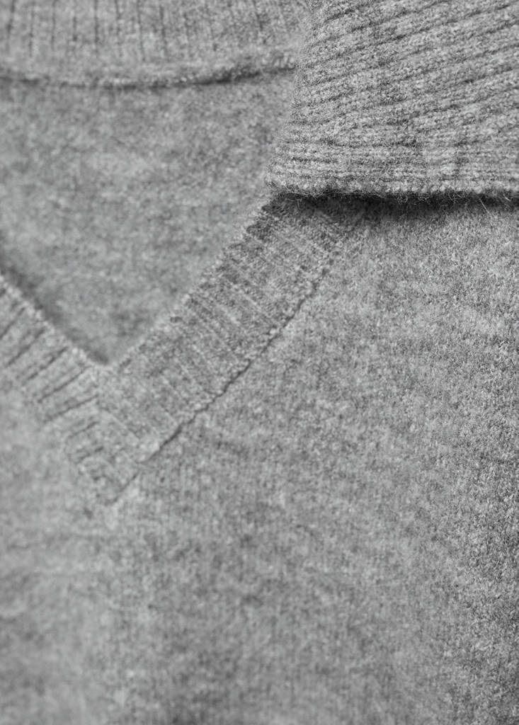 Polo-neck sweater with shoulder pads — Grey