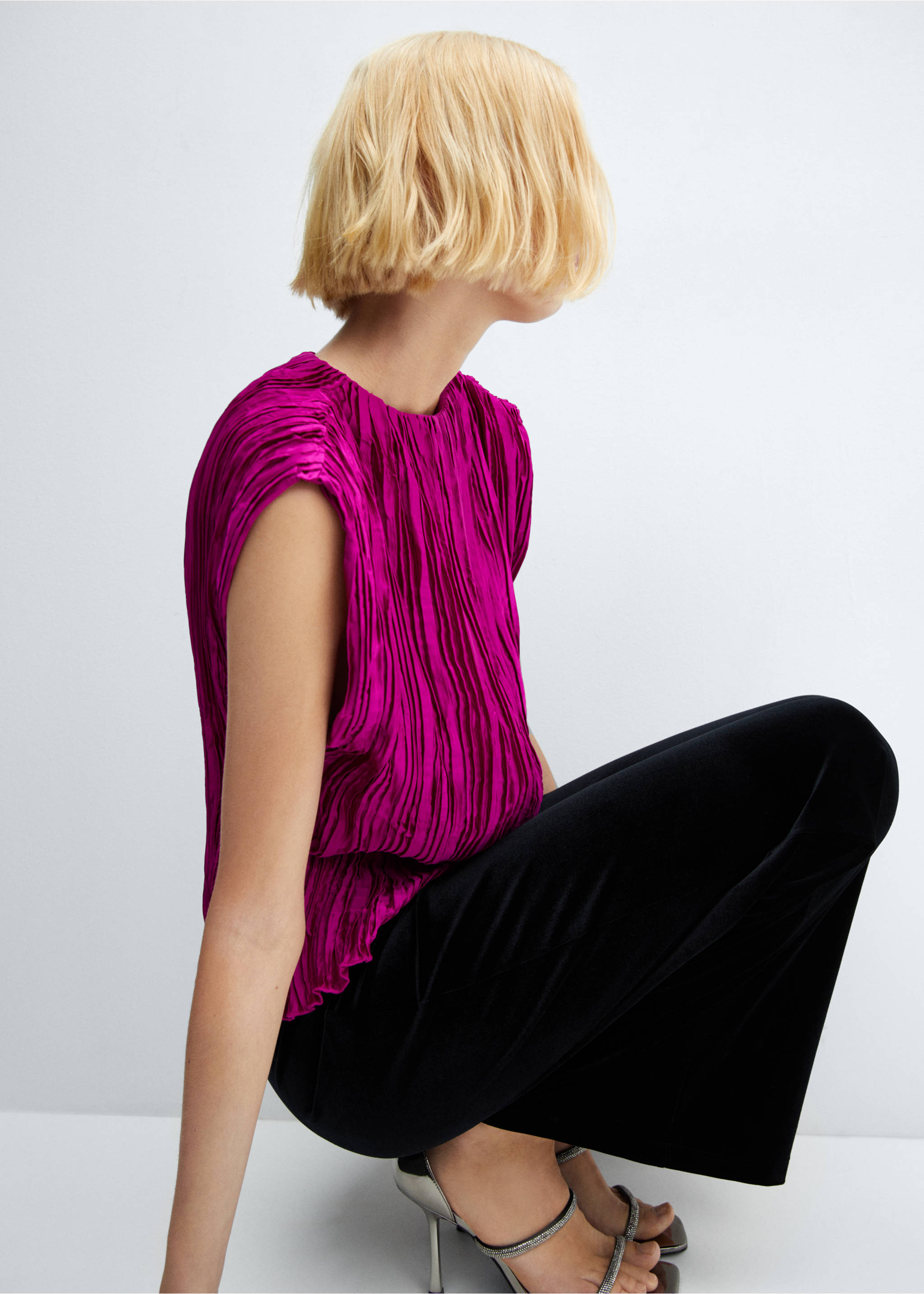 Blouse plissée satinée - Détail de l'article 2, Fuchsia. Ref: 57009101-00.