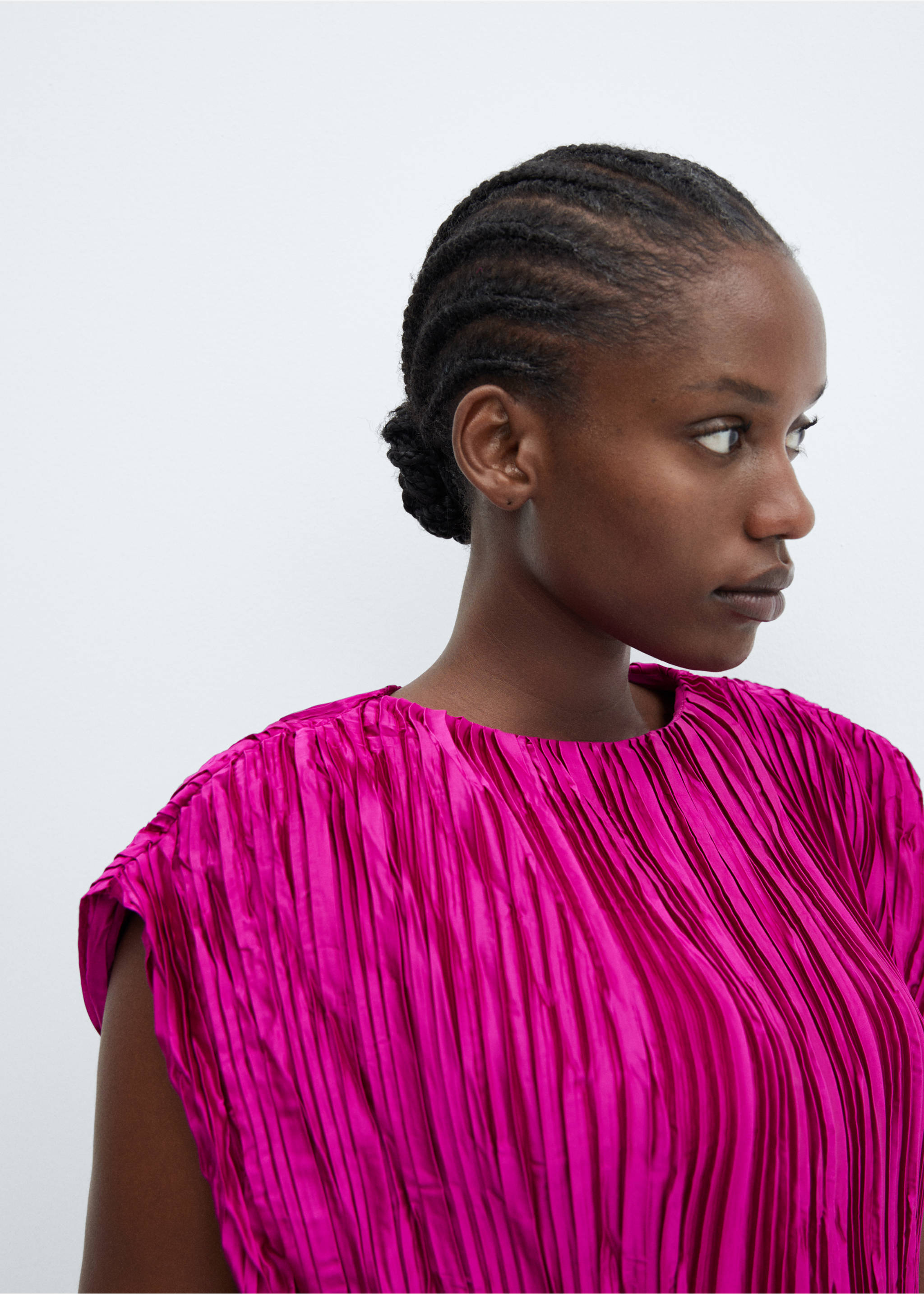 Blouse plissée satinée - Détail de l'article 4, Fuchsia. Ref: 57009101-00.