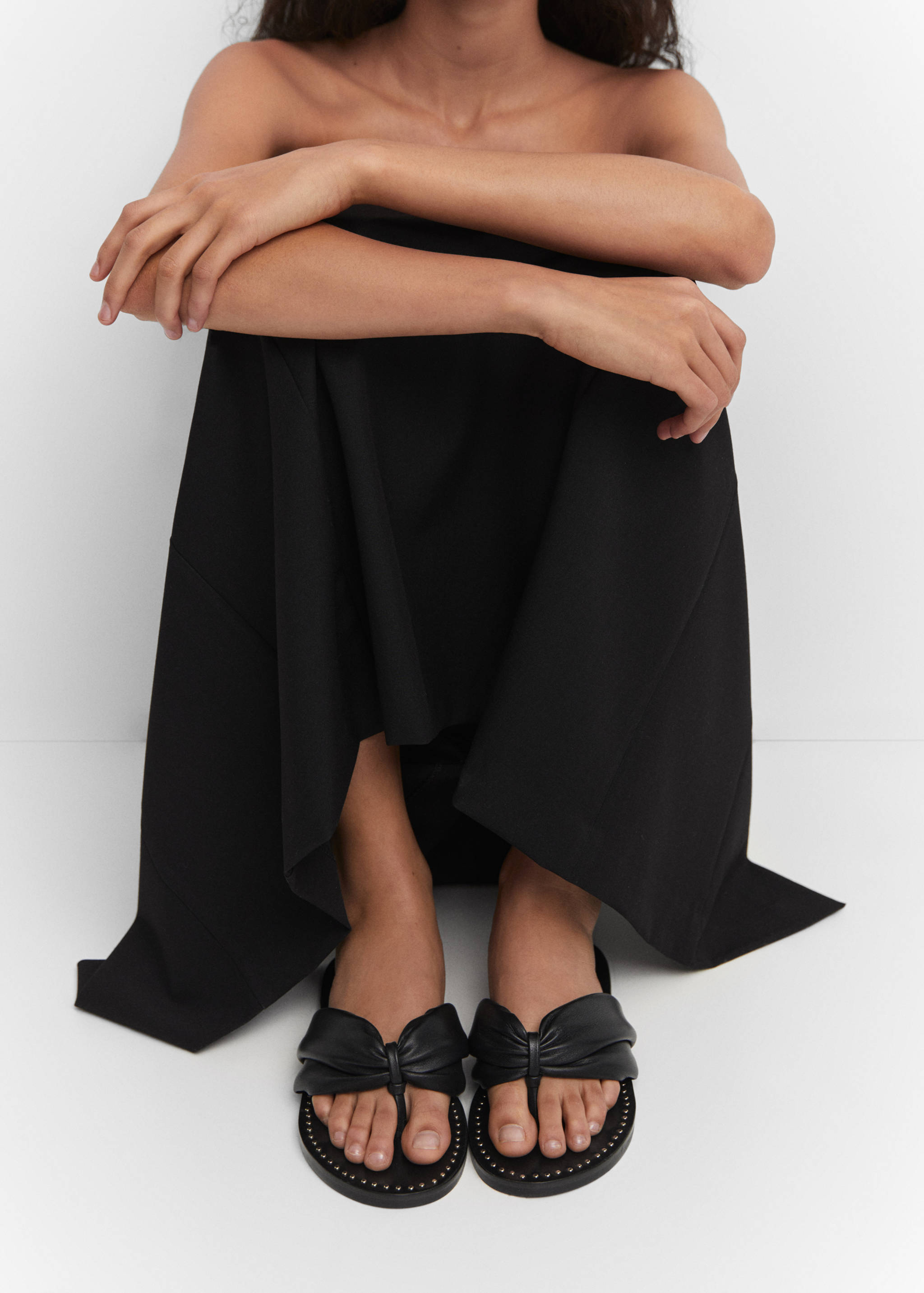 Кожаные шлепанцы с заклепками - Деталь изделия 9