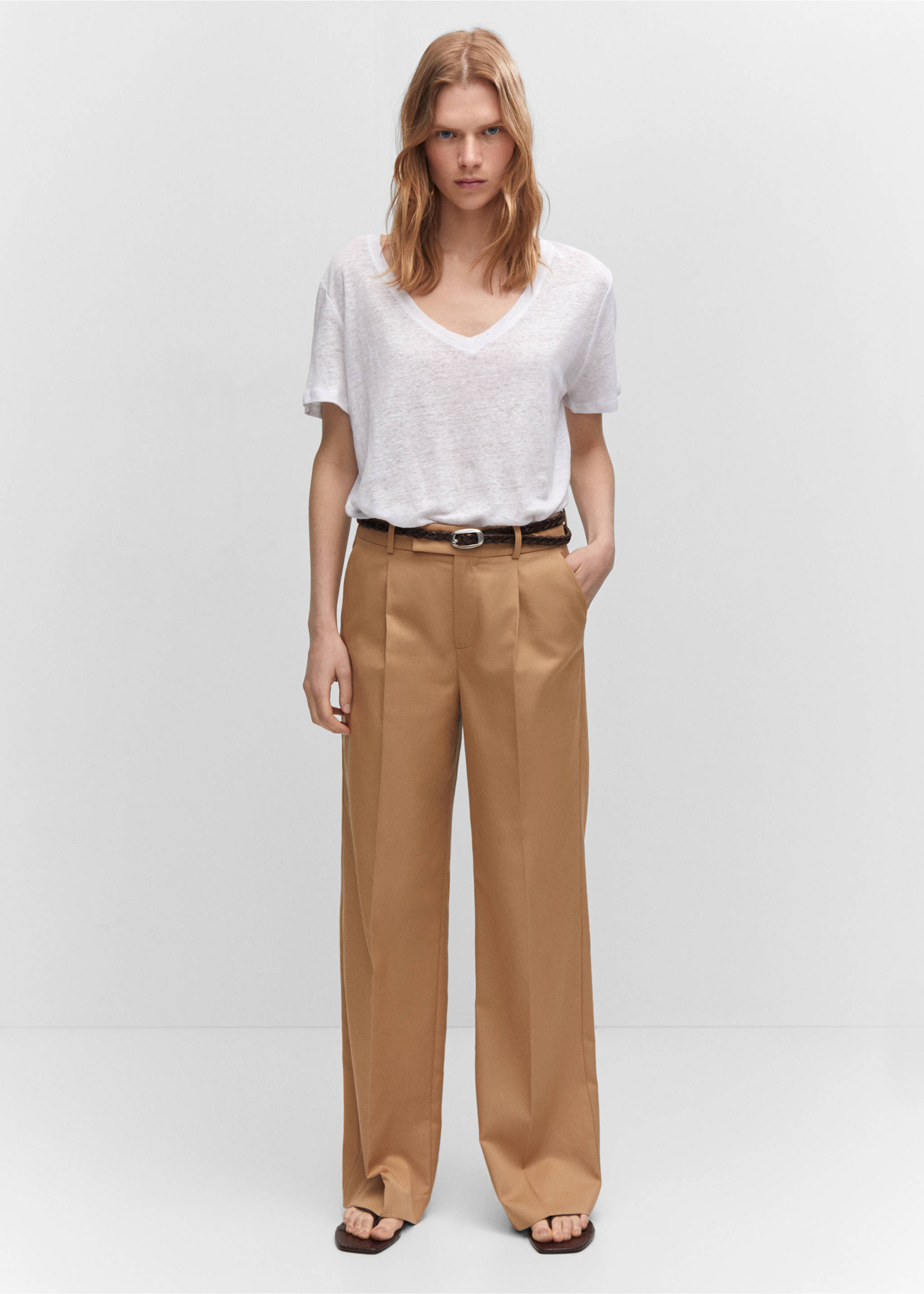 V-neck linen t-shirt - General plane, White. Ref: 57010263-00.