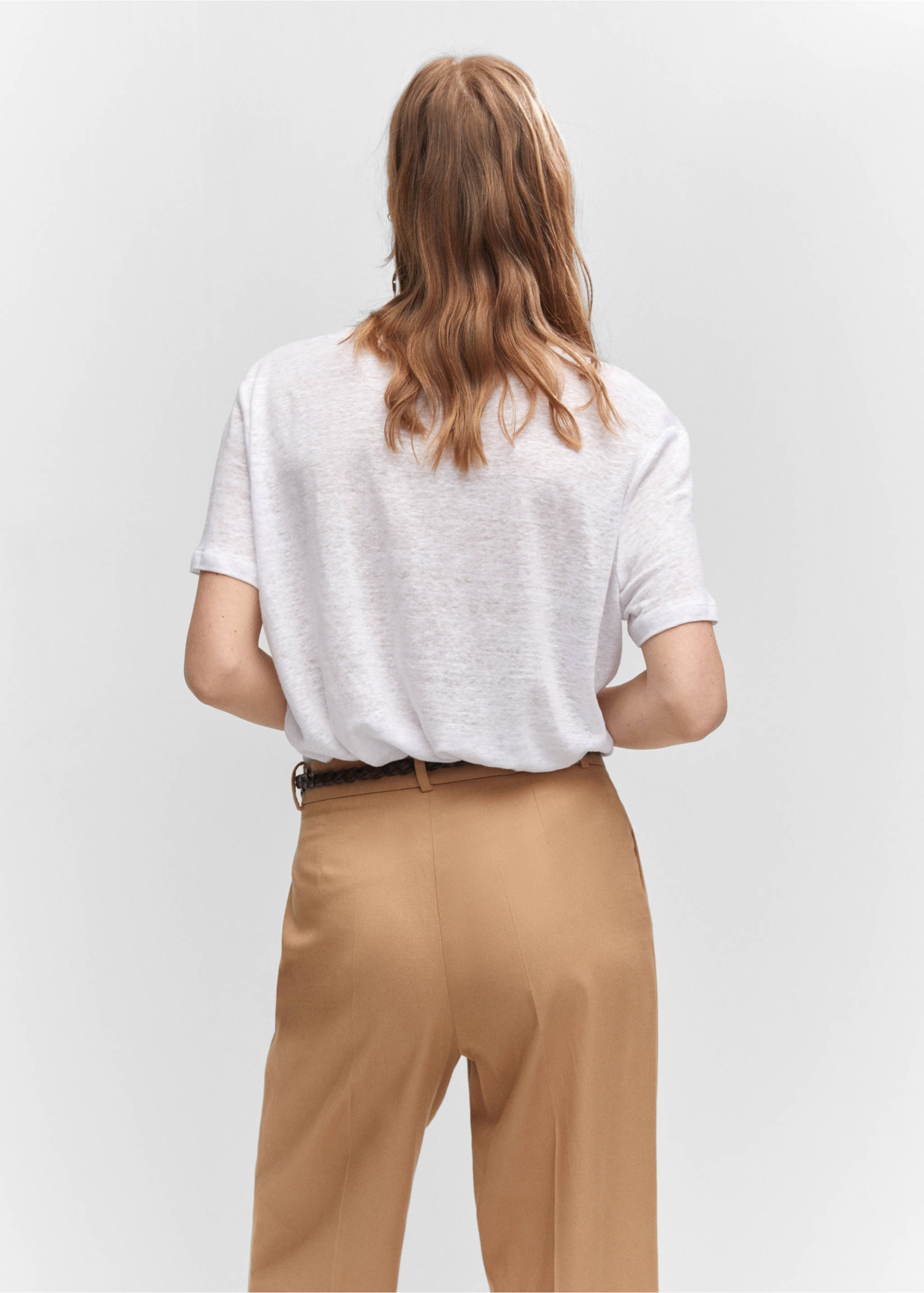 V-neck linen t-shirt - Reverse of the article, White. Ref: 57010263-00.