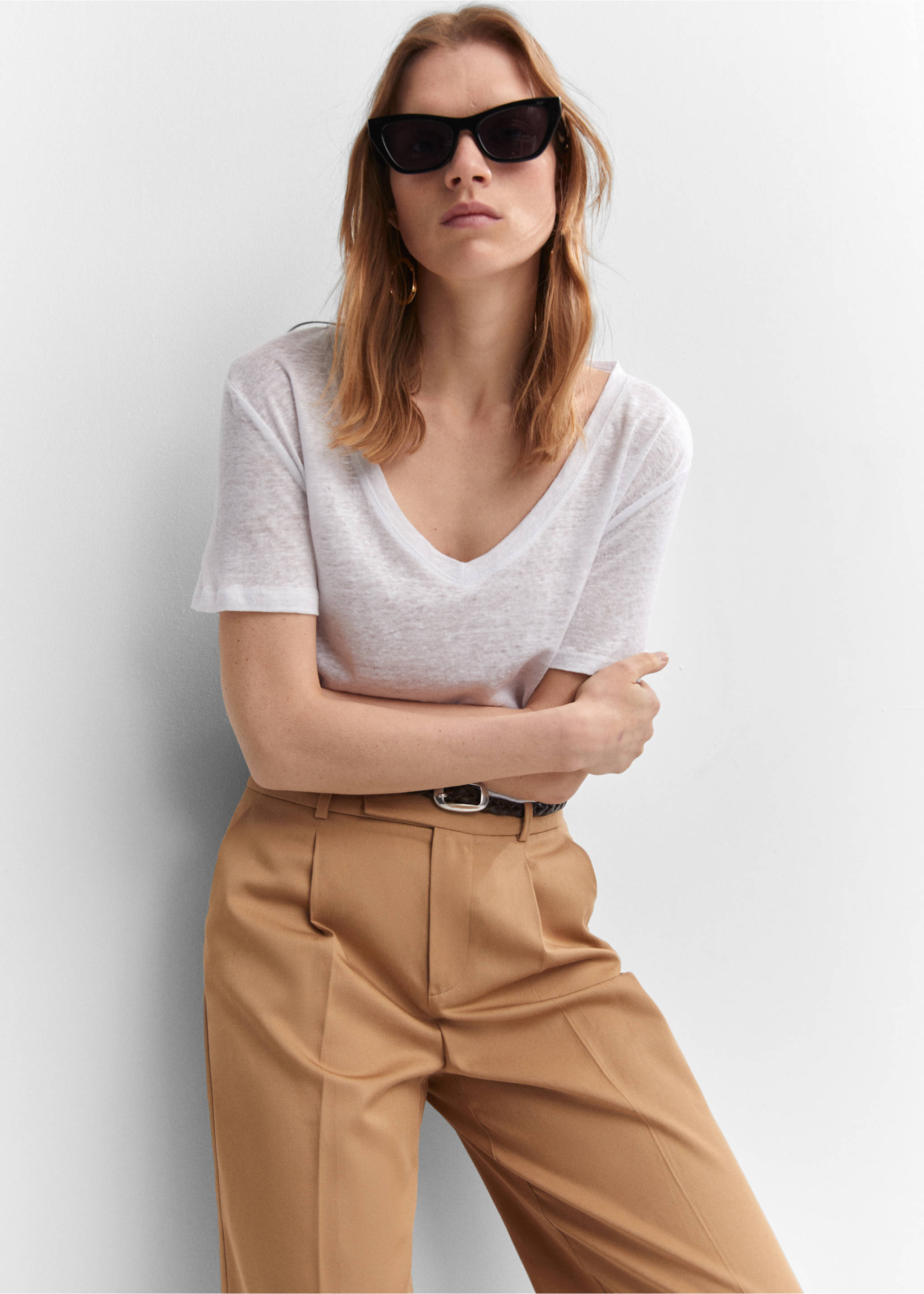 V-neck linen t-shirt - Details of the article 2, White. Ref: 57010263-00.