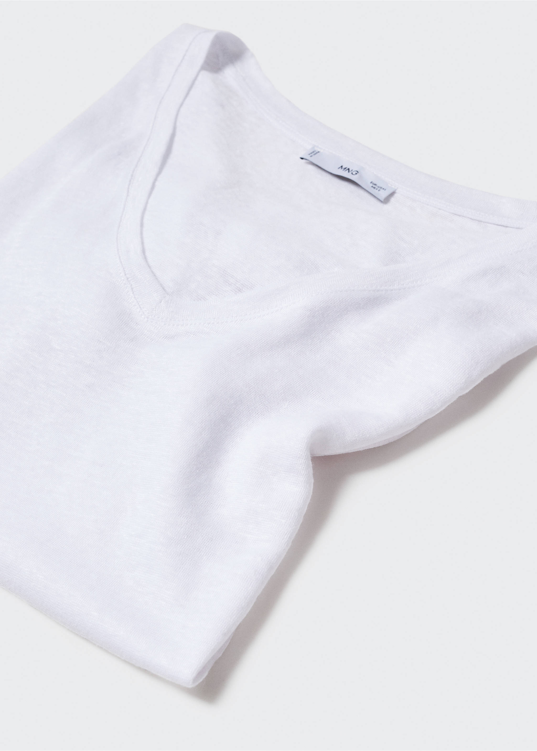 V-neck linen t-shirt - Details of the article 8, White. Ref: 57010263-00.