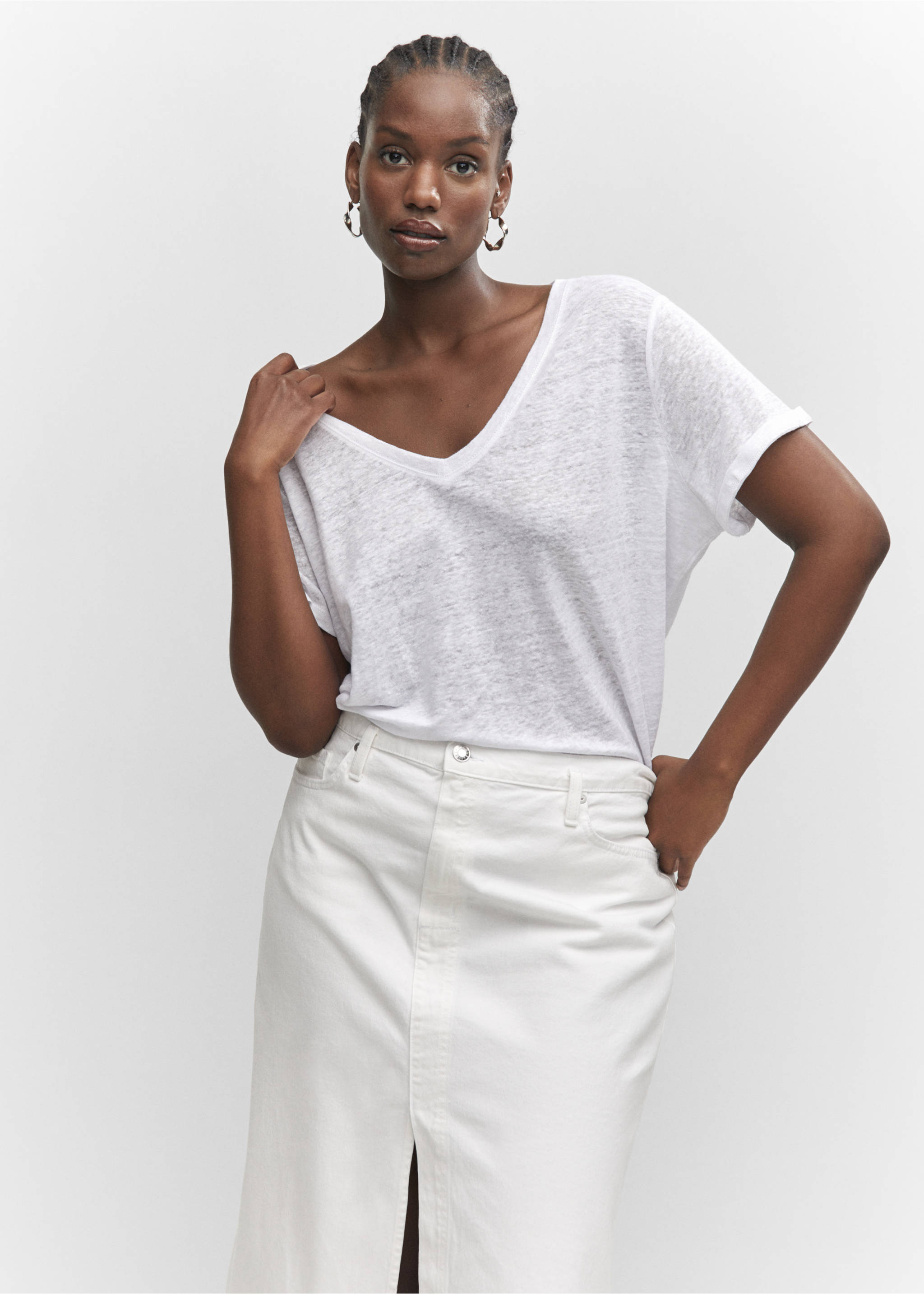 V-neck linen t-shirt - Details of the article 5, White. Ref: 57010263-00.