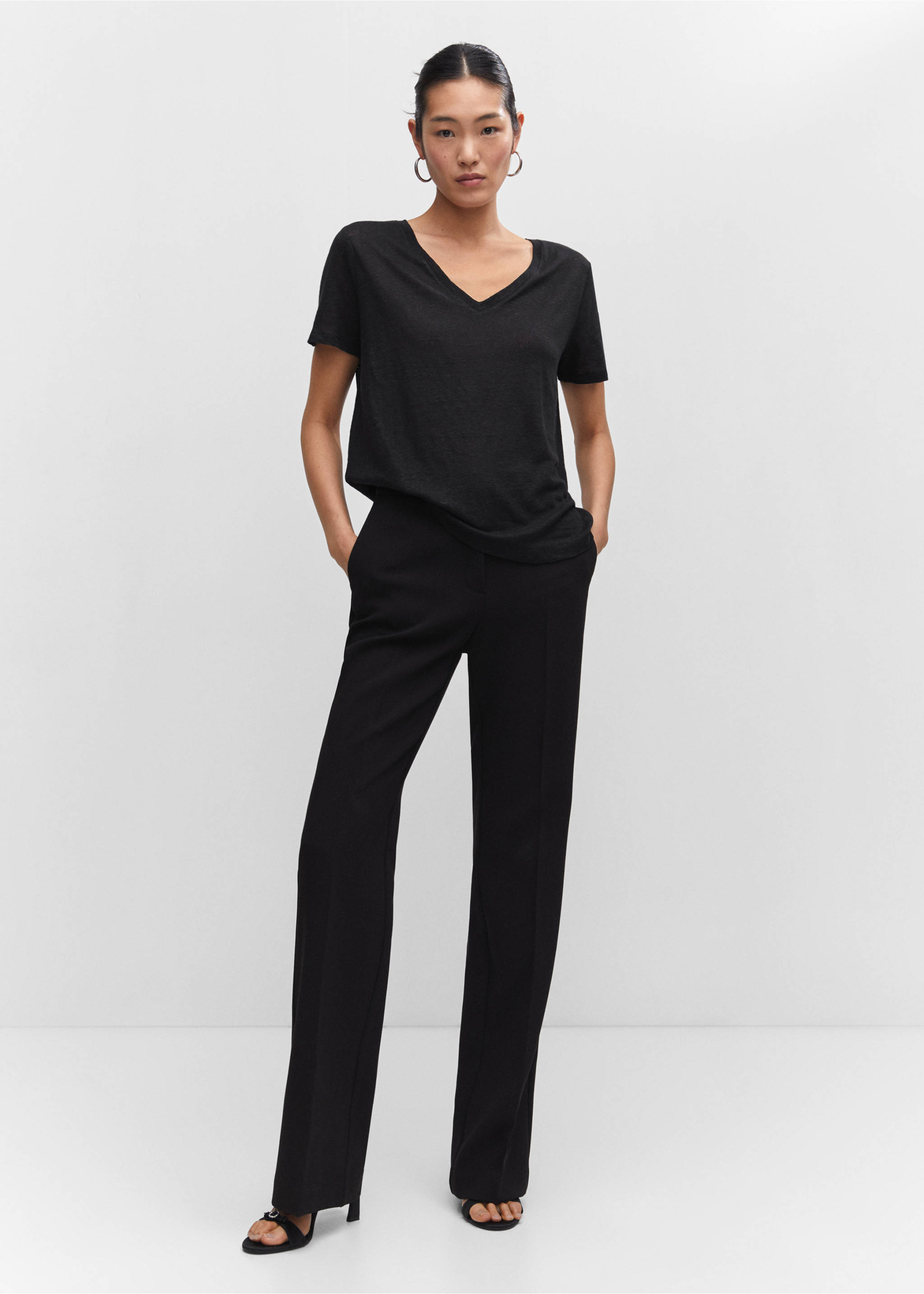 V-neck linen t-shirt - General plane, Black. Ref: 57010263-00.