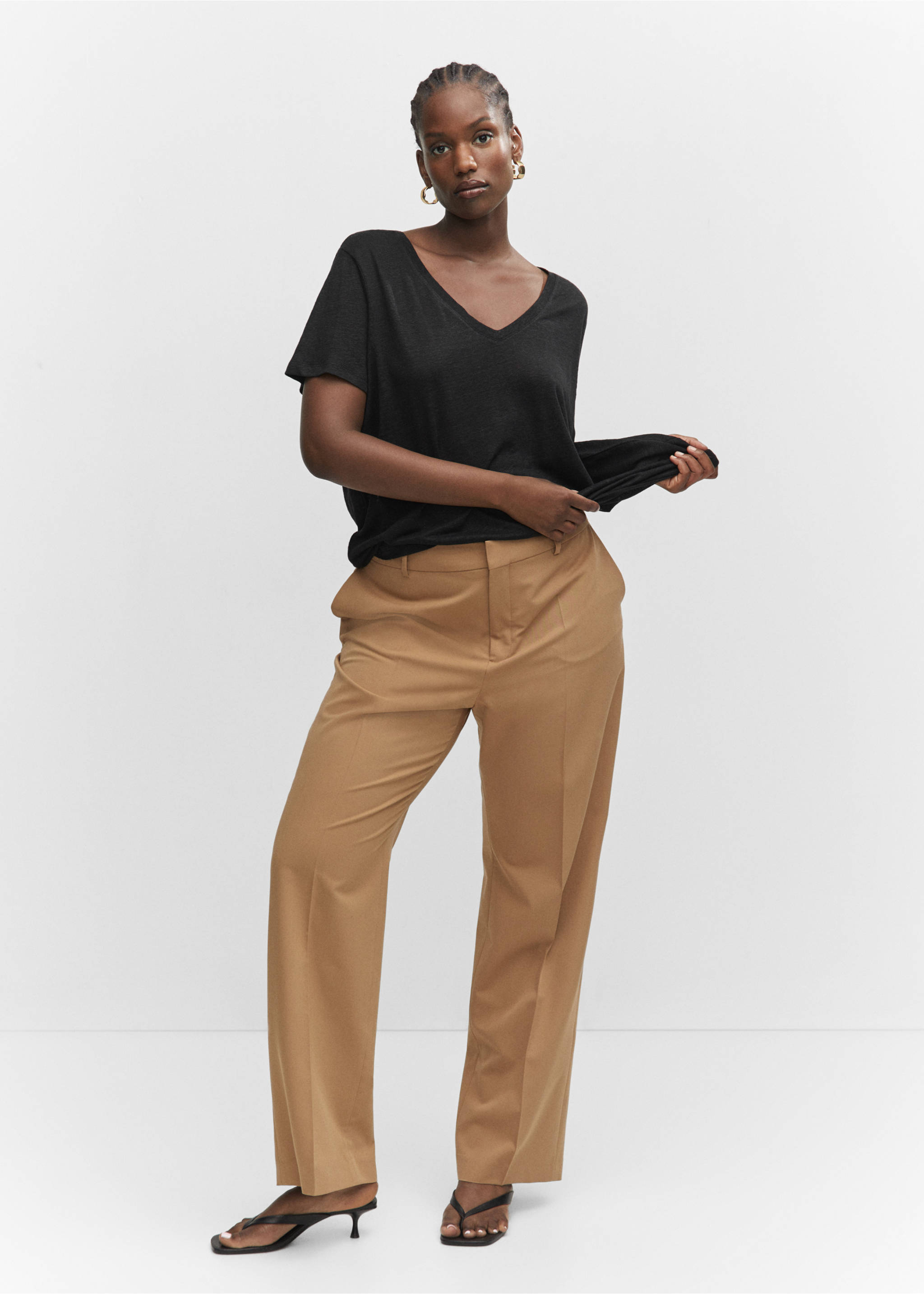 V-neck linen t-shirt - Details of the article 3, Black. Ref: 57010263-00.