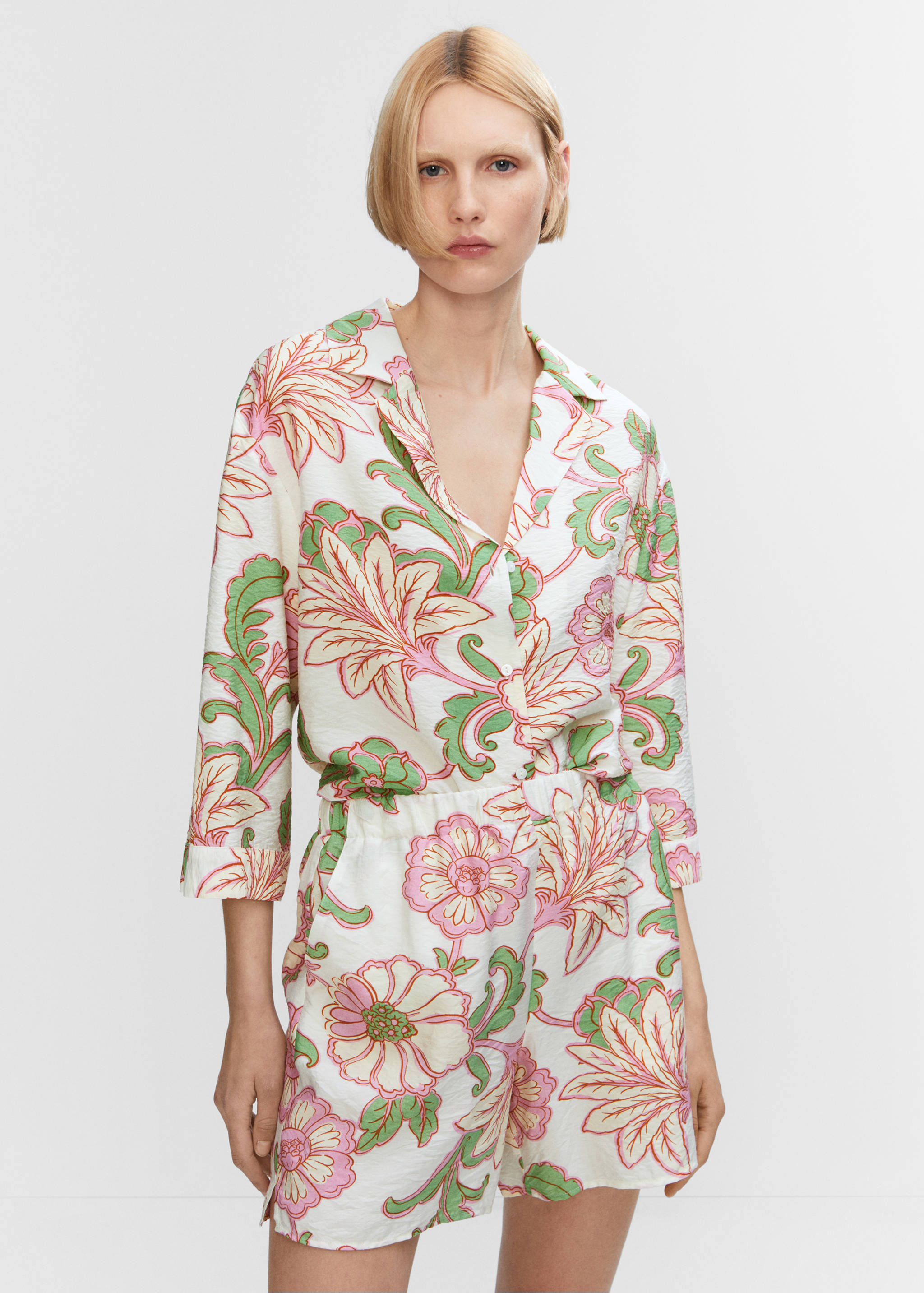 Shorts estampado floral - Plano medio