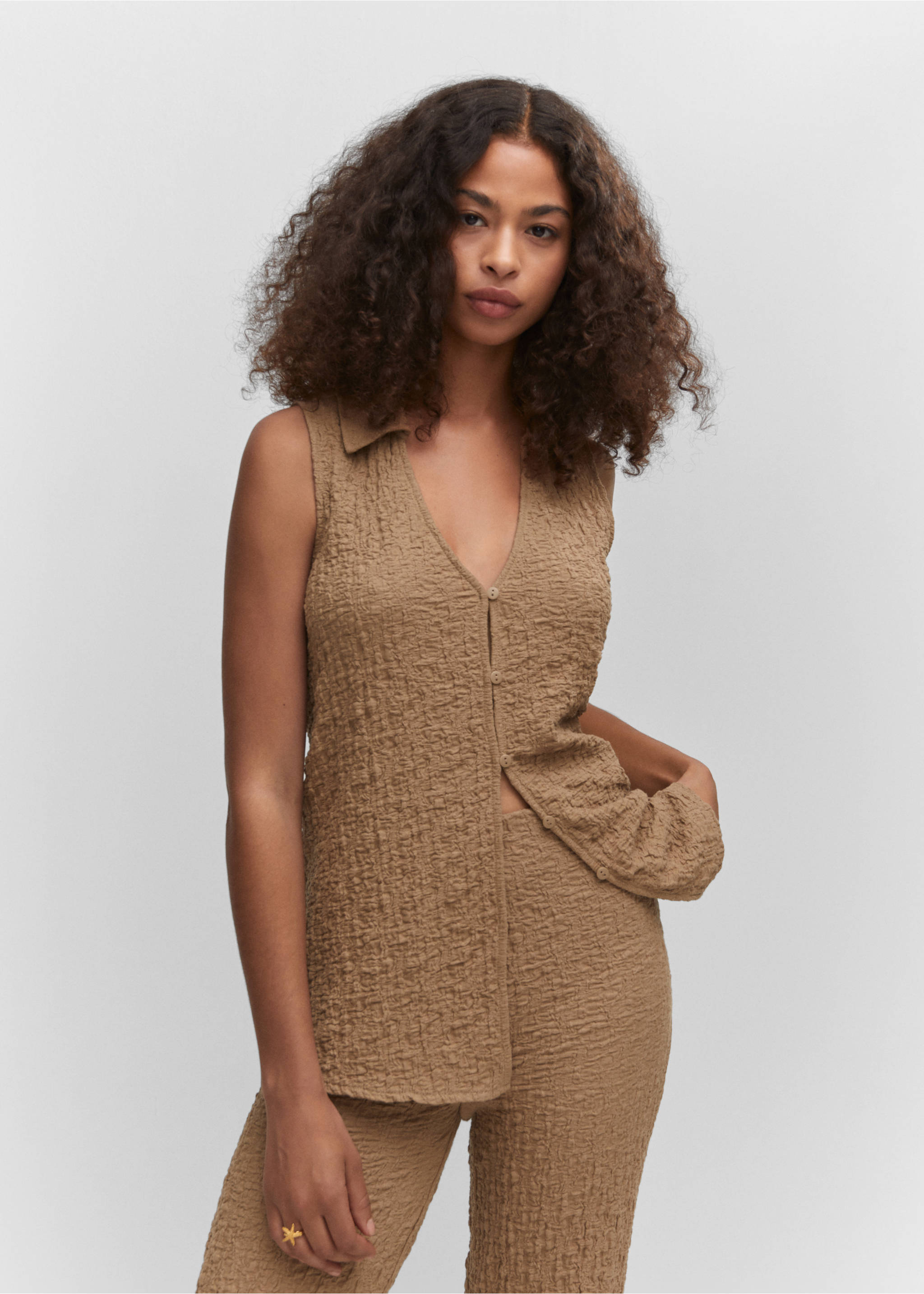 Textured polo neck gilet - Medium plane, Medium Brown. Ref: 57010277-00.