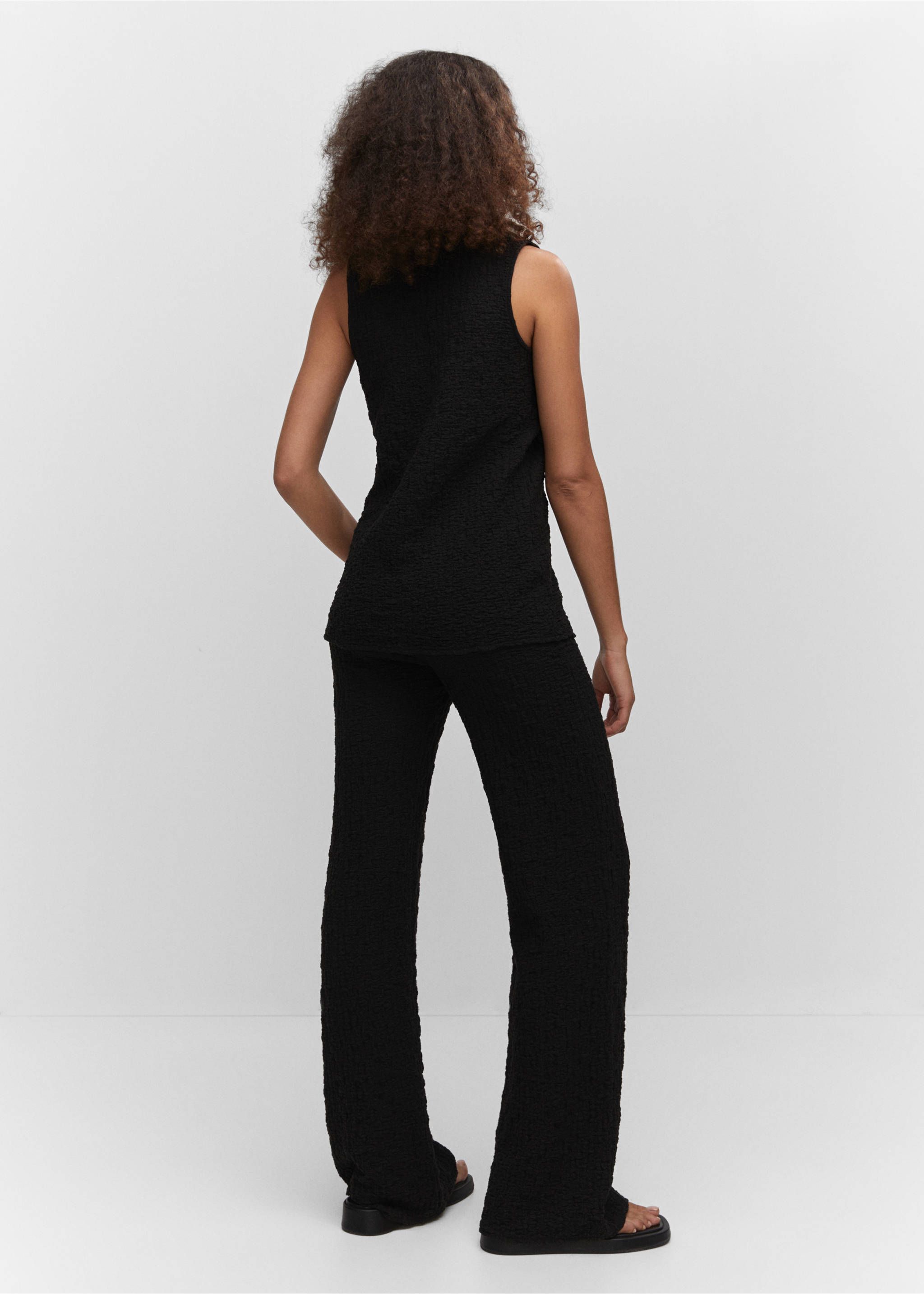 Textured polo neck gilet - Reverse of the article, Black. Ref: 57010277-00.