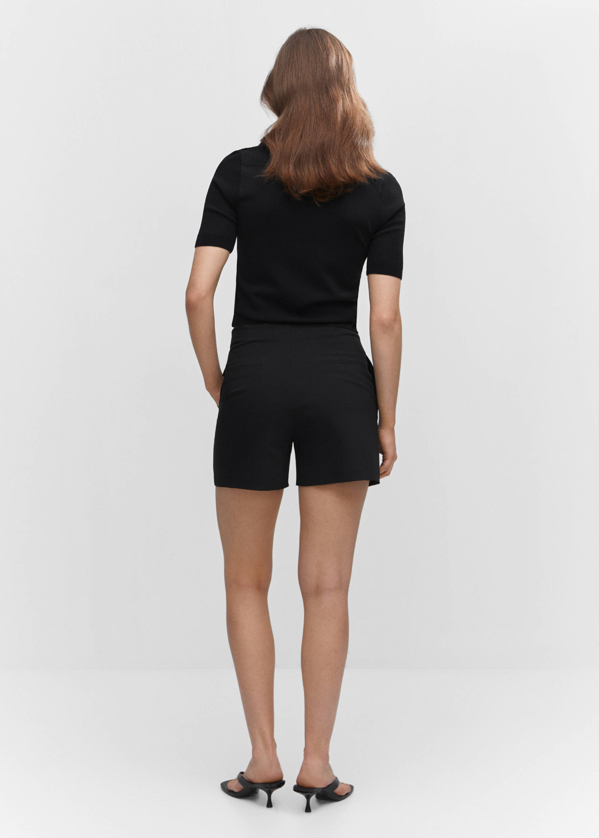 High-waist straight shorts - Reverse of the article