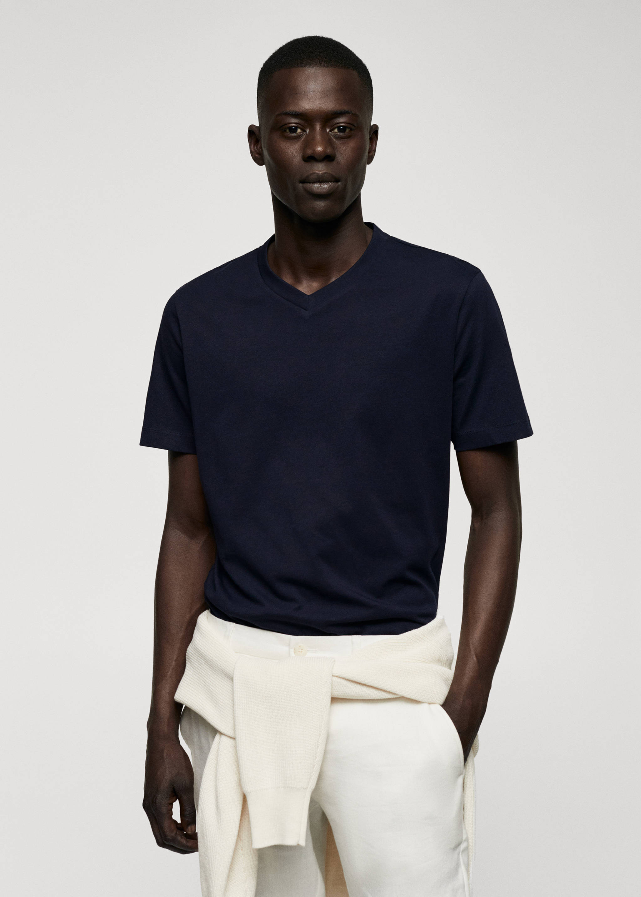 T-shirt basique coton col V - Plan moyen