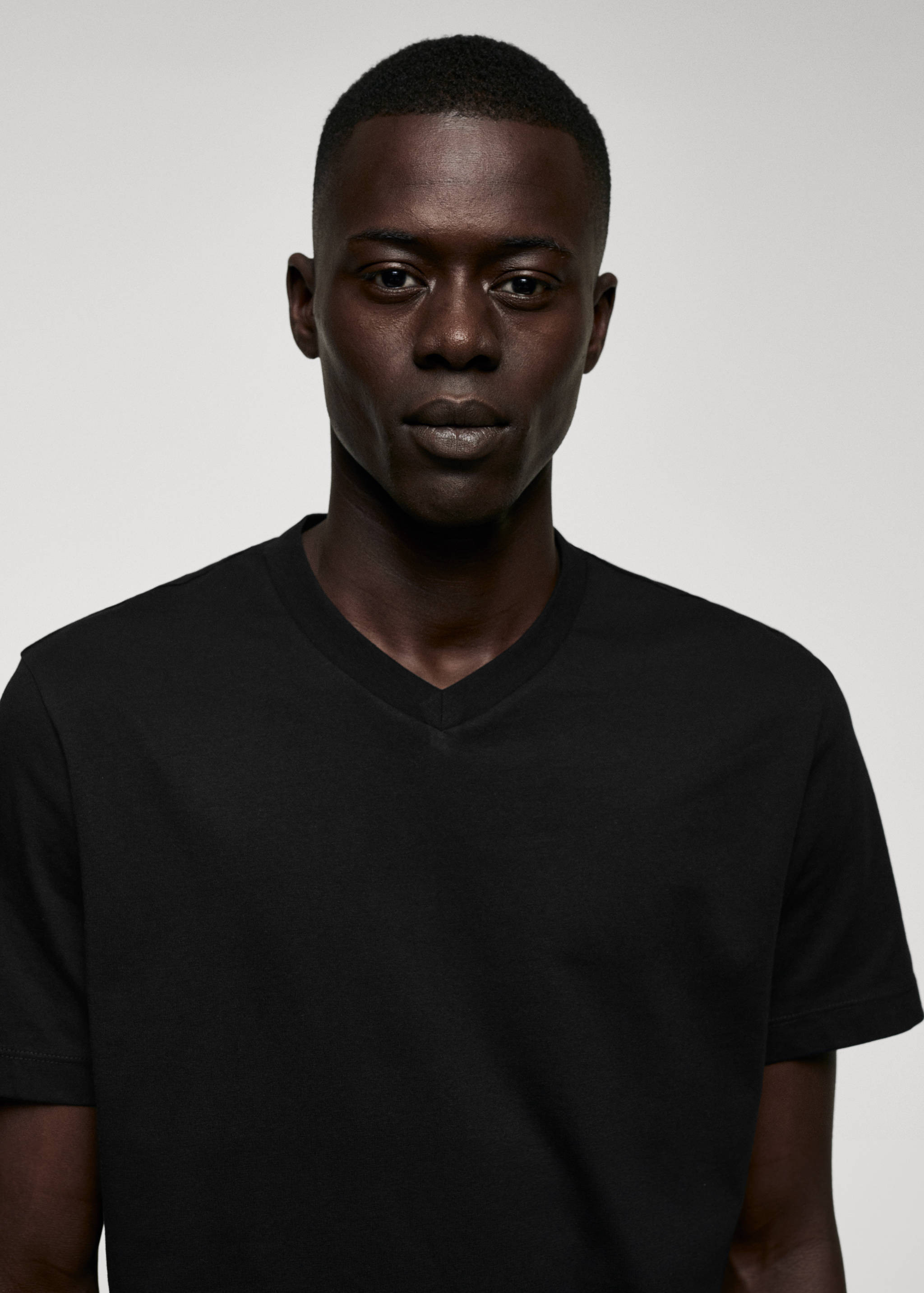 T-shirt basique coton col V - Détail de l'article 1