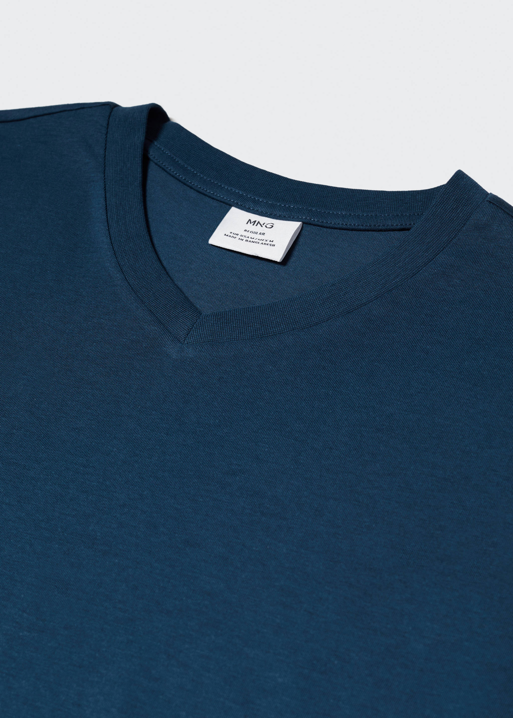 T-shirt basique coton col V - Détail de l'article 8