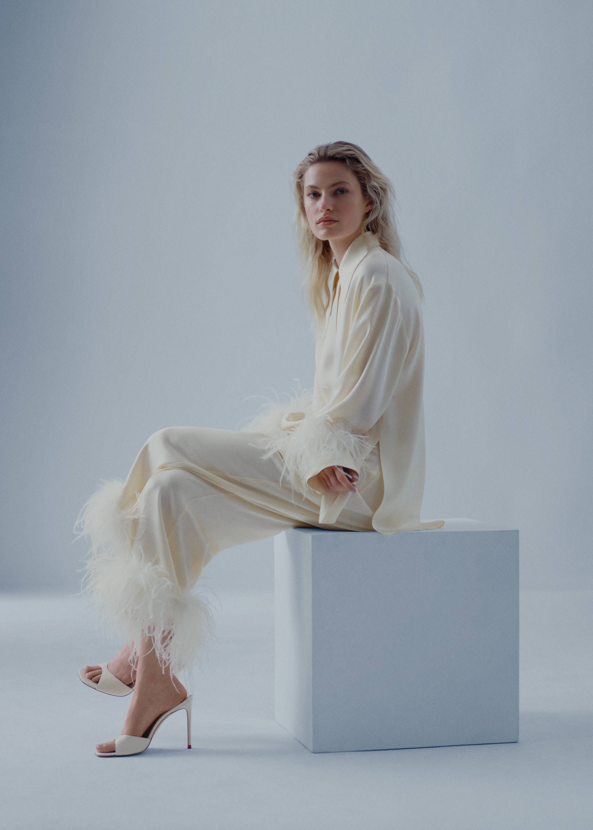 Кожаные босоножки на каблуке без задника - Общий план