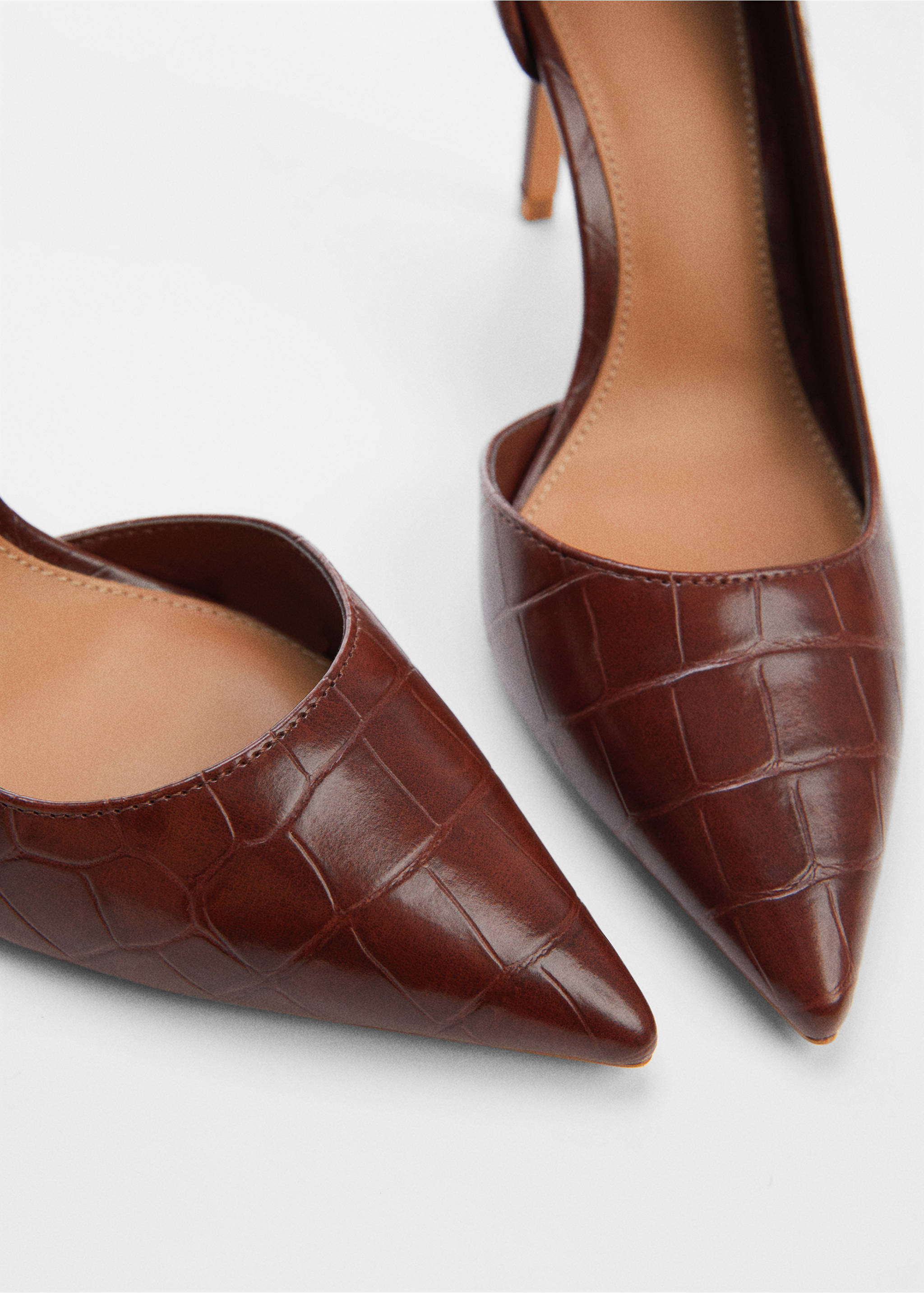 Asymmetrical heeled shoes - Details of the article 2, Chocolate. Ref: 57012517-00.