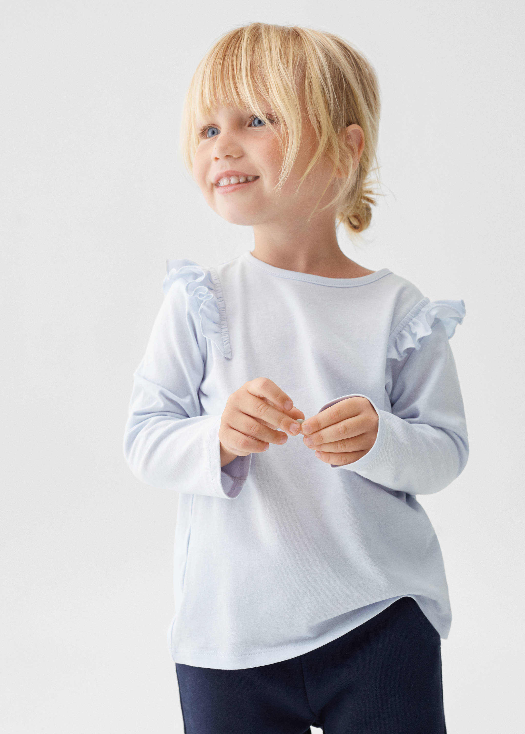 Long -sleeved t-shirt with ruffles - Середній план