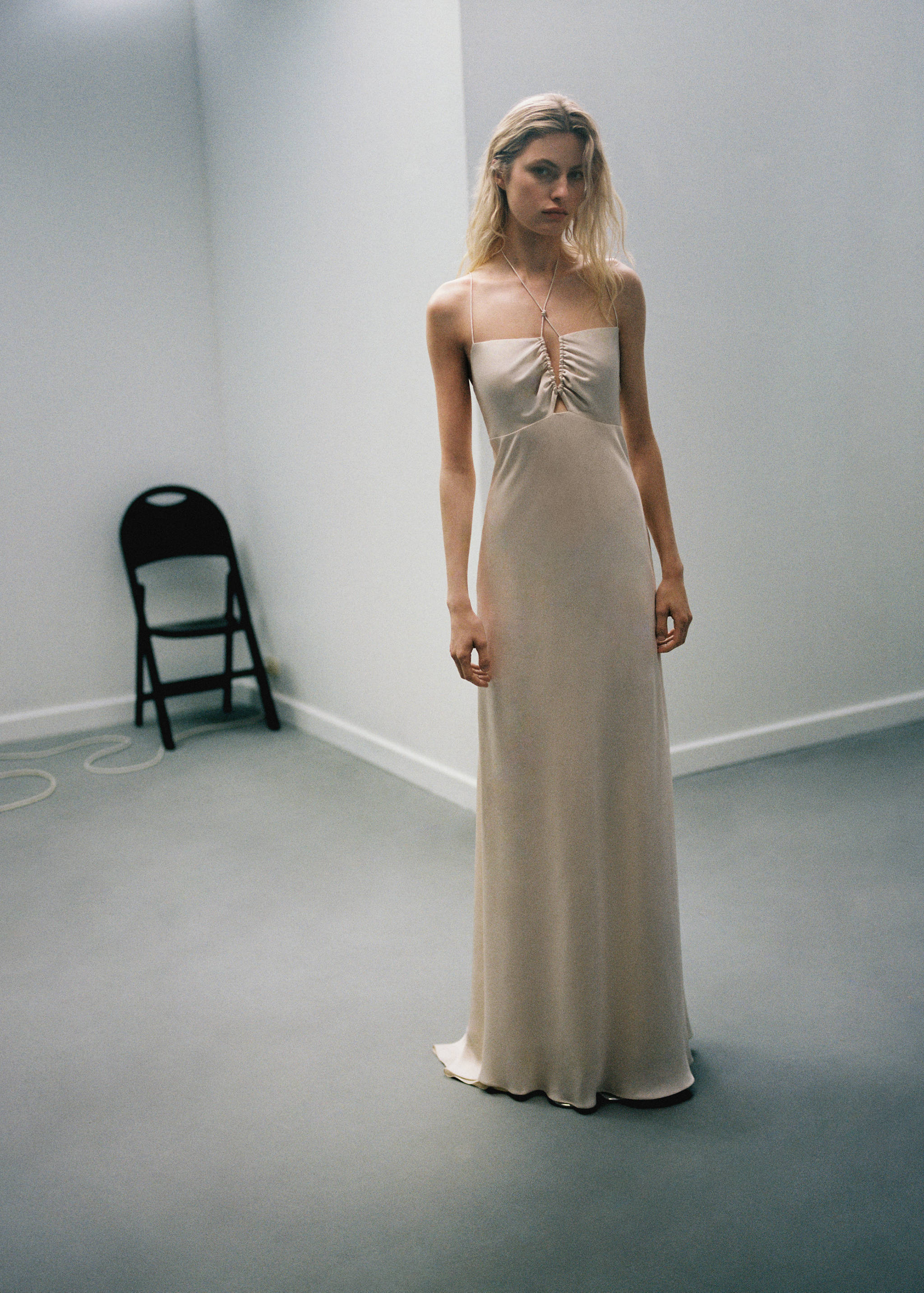 Satin dress with crossed straps - Details of the article 7