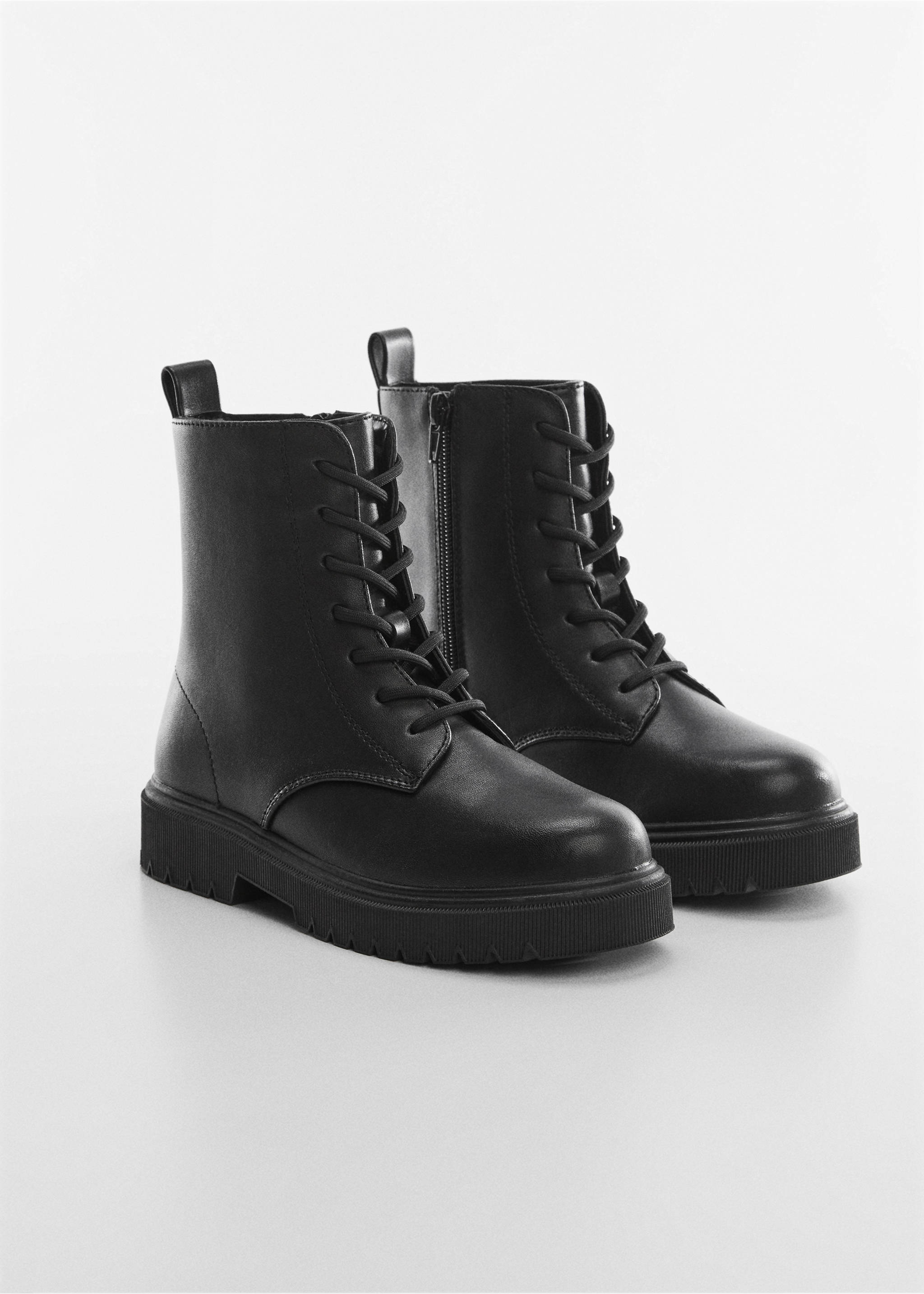 Bottes cuir lacets - Plan moyen, Noir. Ref: 57013781-00.
