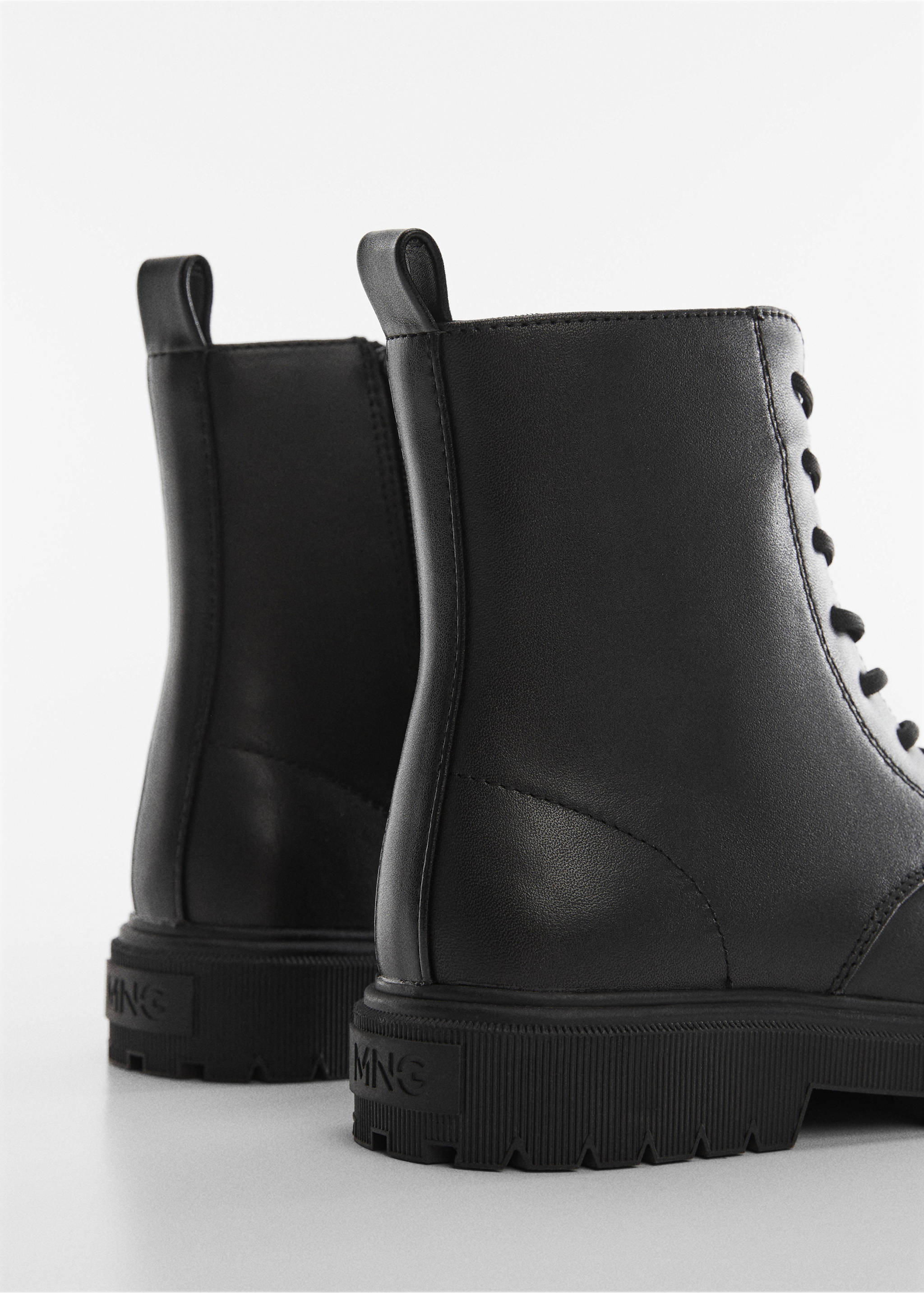 Bottes cuir lacets - Détail de l'article 1, Noir. Ref: 57013781-00.