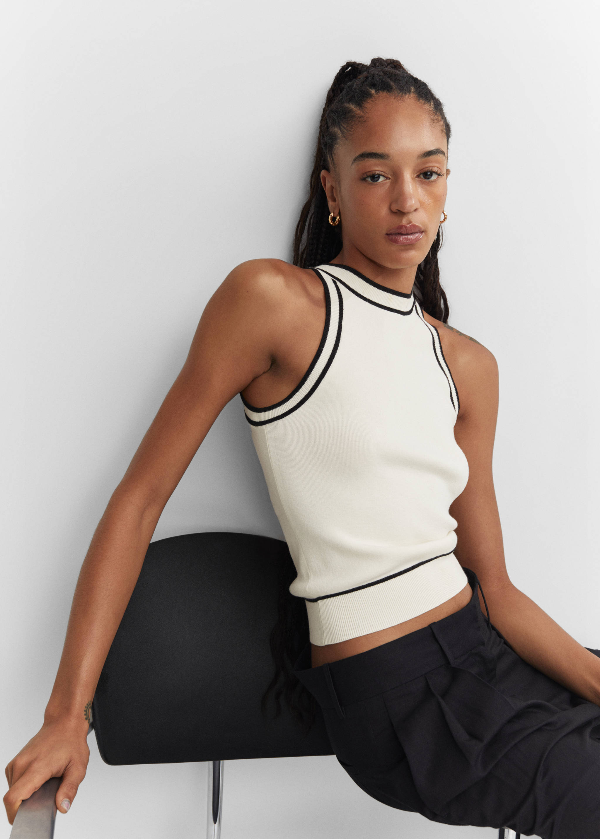 Knitted top with contrast details - Details of the article 2