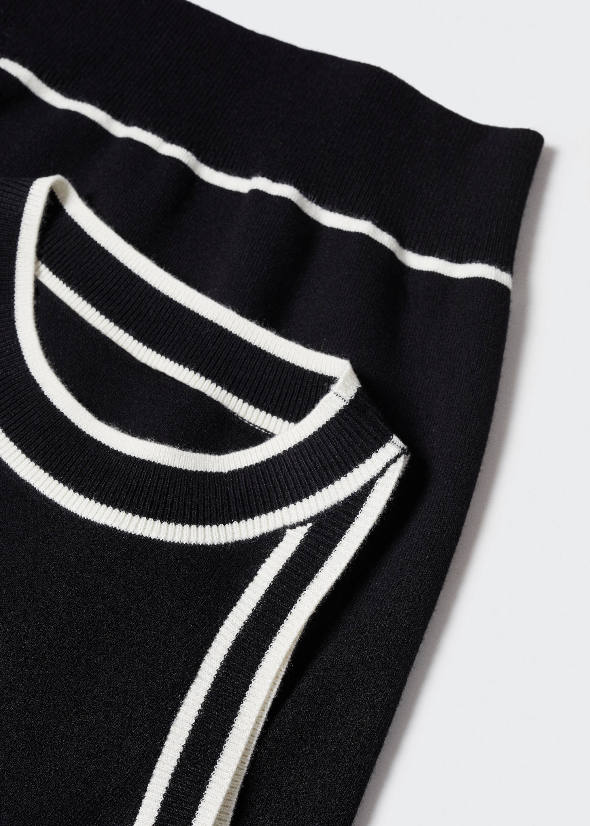 Knitted top with contrast details - Details of the article 8