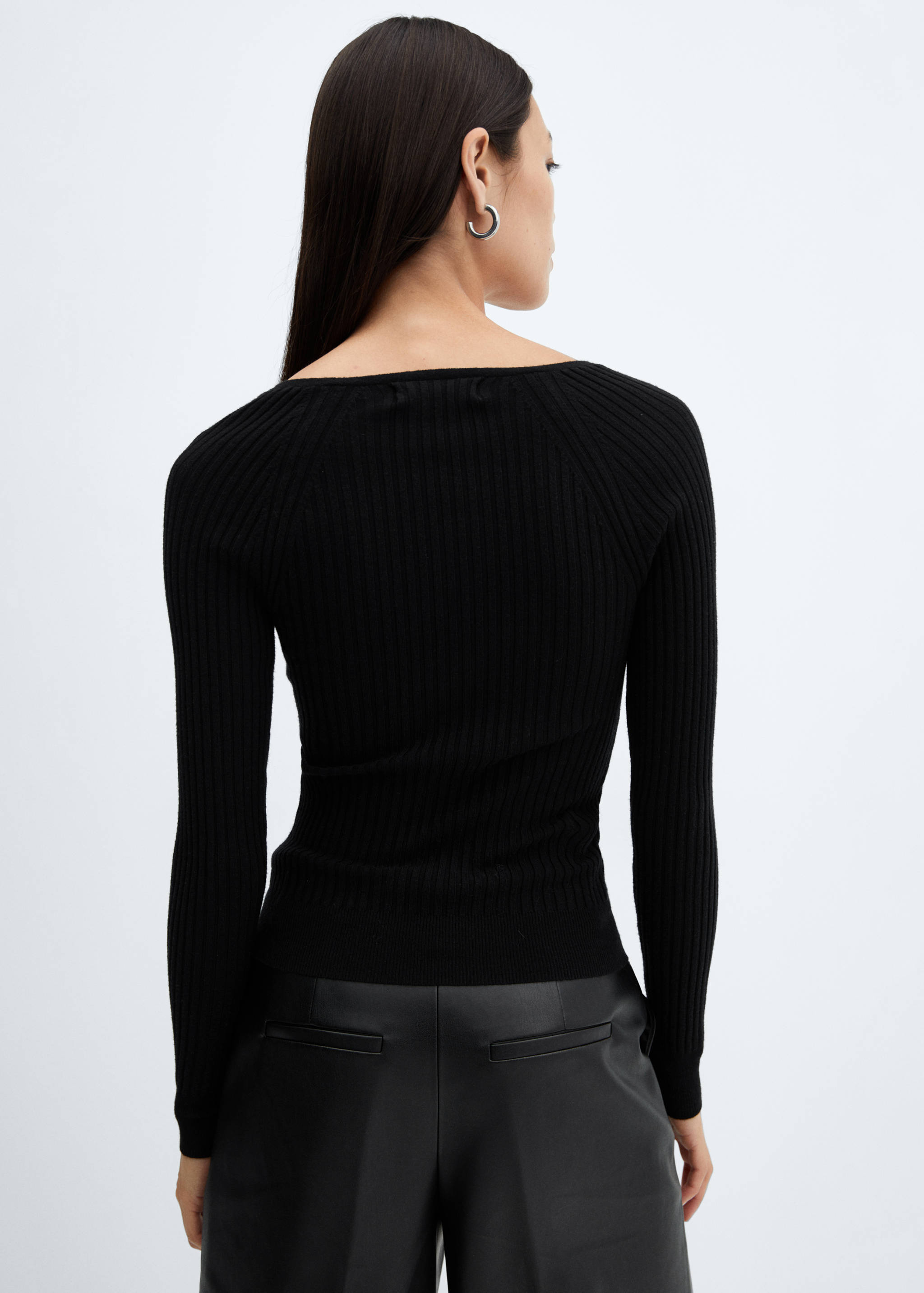 Turtleneck knit top - Reverse of the article