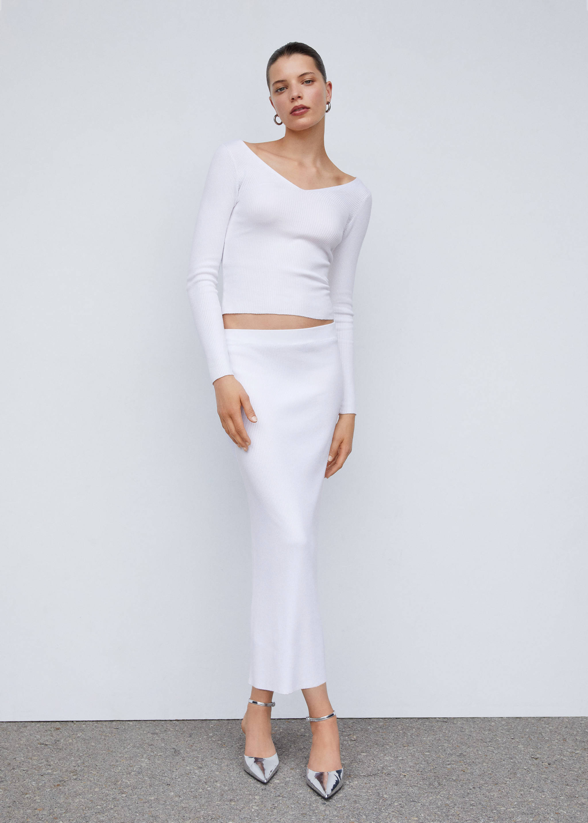 Ribbed sweater with low-cut back - General plane