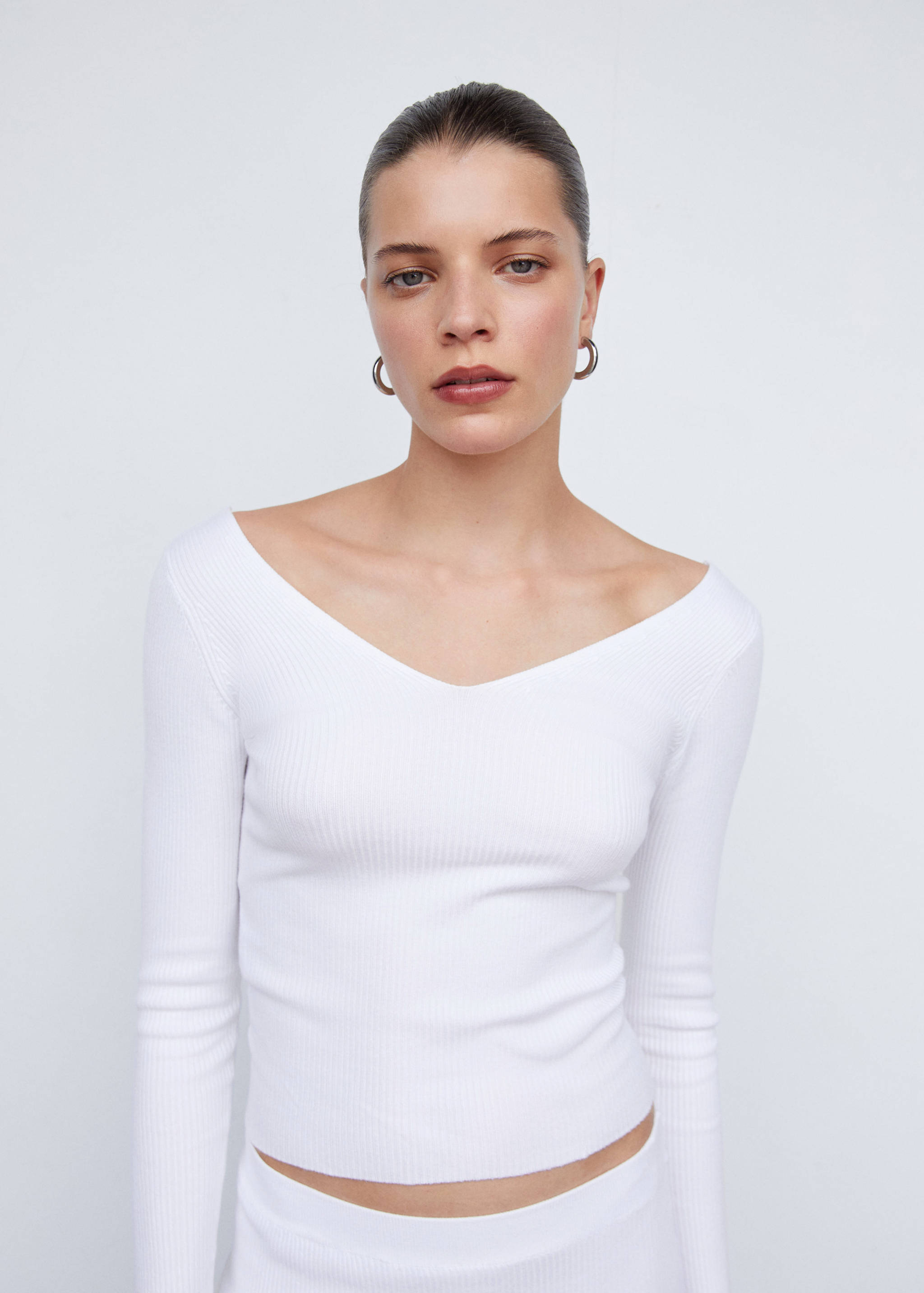 Ribbed sweater with low-cut back - Details of the article 1
