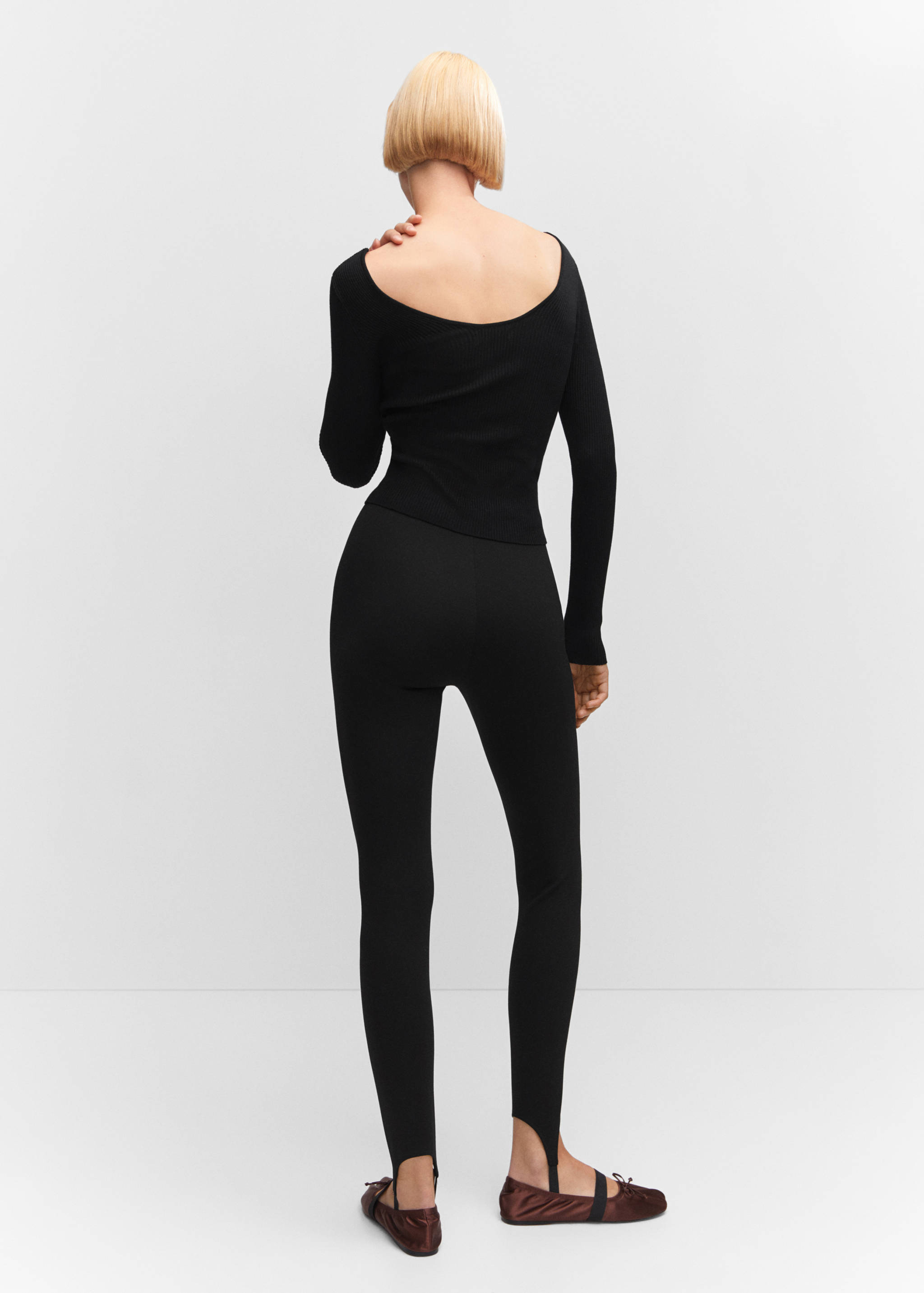 Ribbed sweater with low-cut back - Reverse of the article