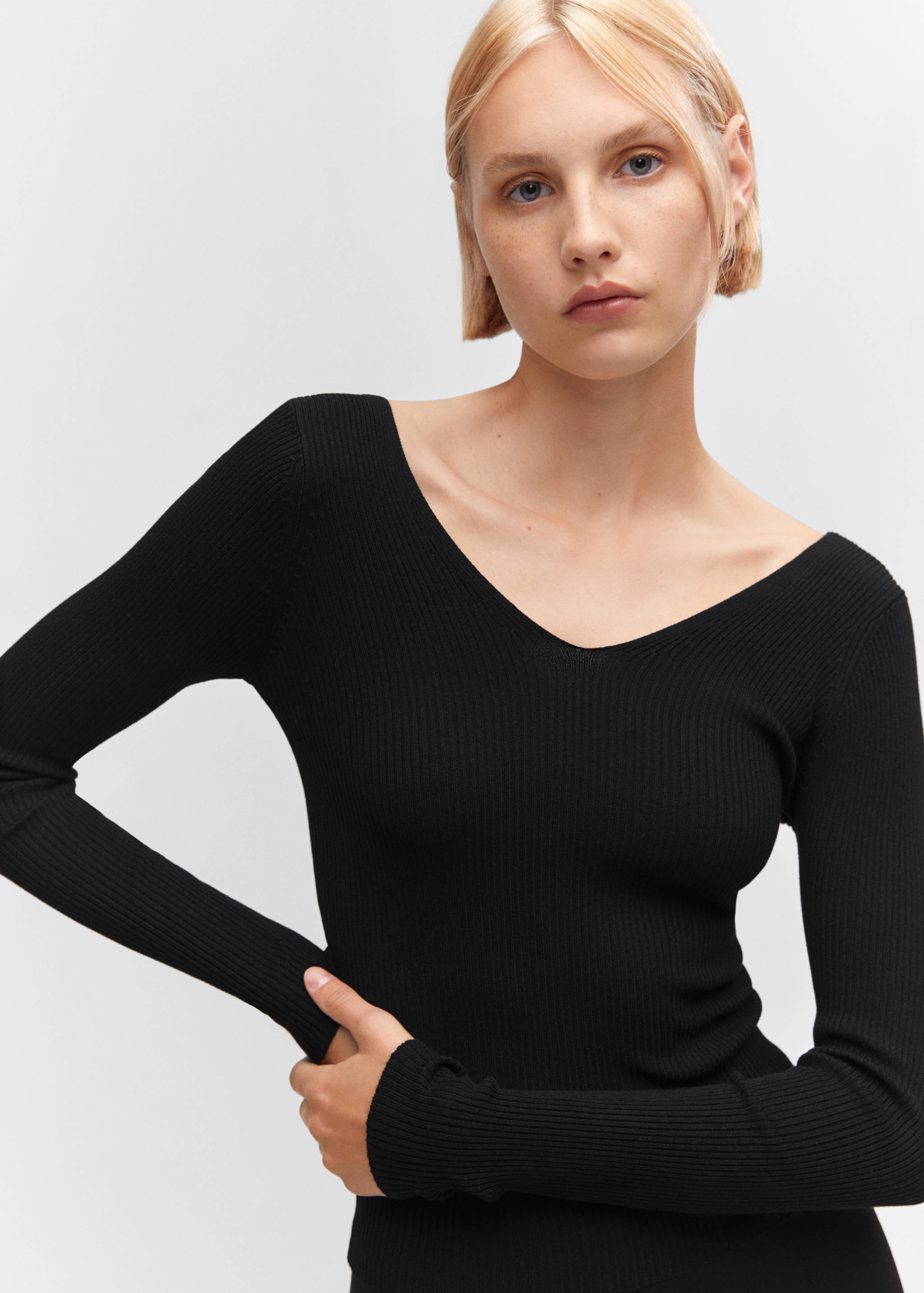Ribbed sweater with low-cut back - Details of the article 1