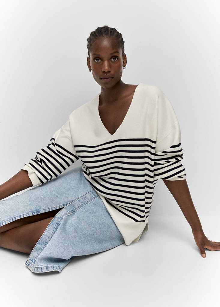 Oversized V-neck sweater — Navy