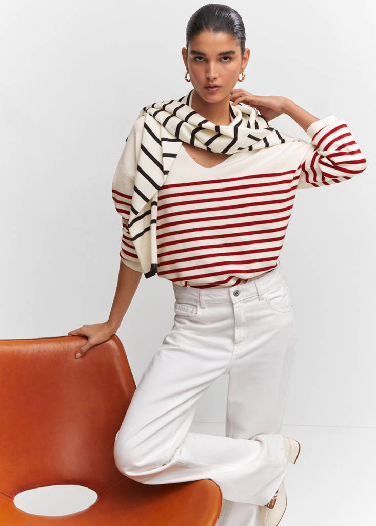 Oversized V-neck sweater — Red