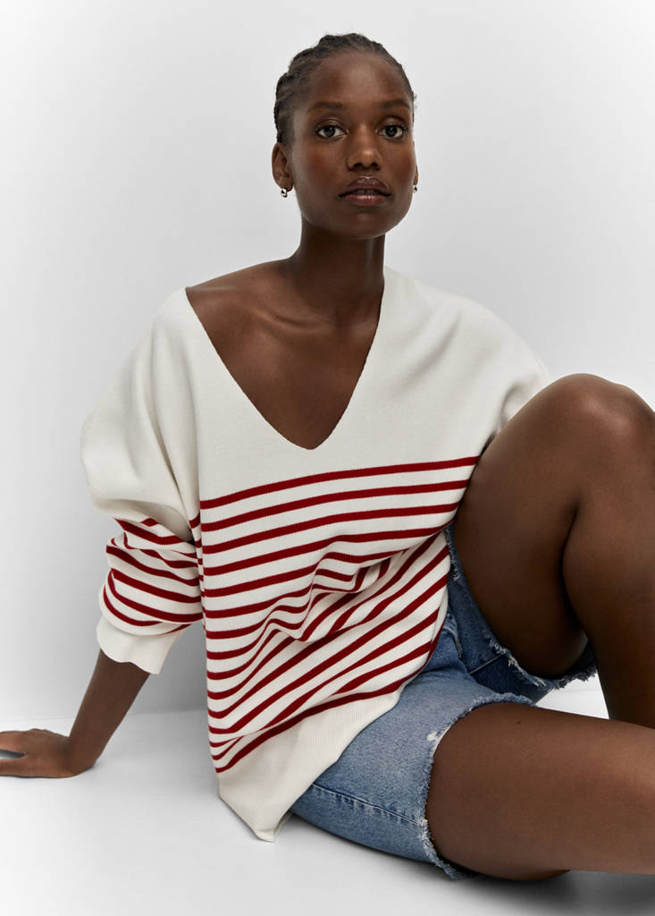 Oversized V-neck sweater — Red