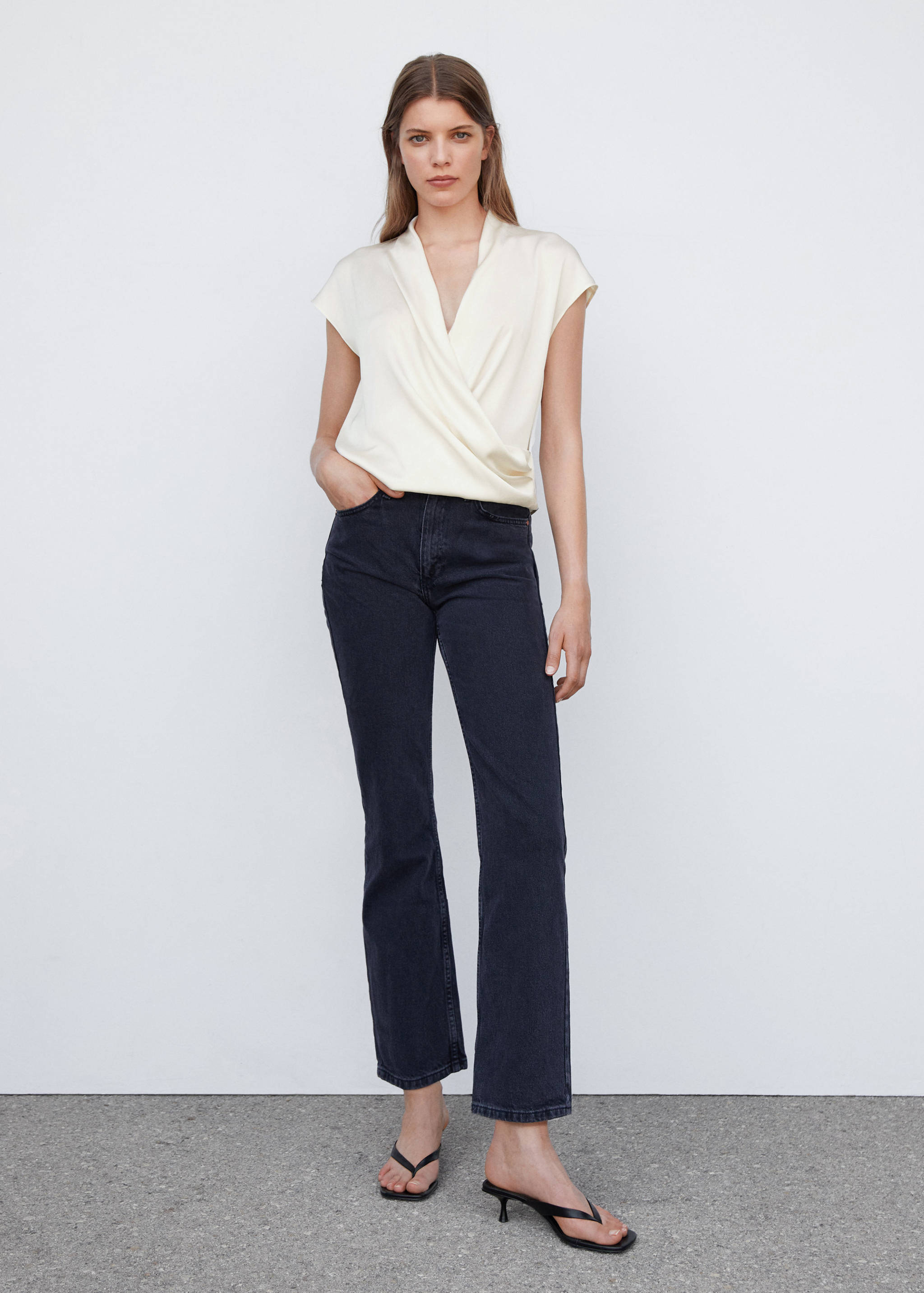 Sleeveless wrap blouse - General plane