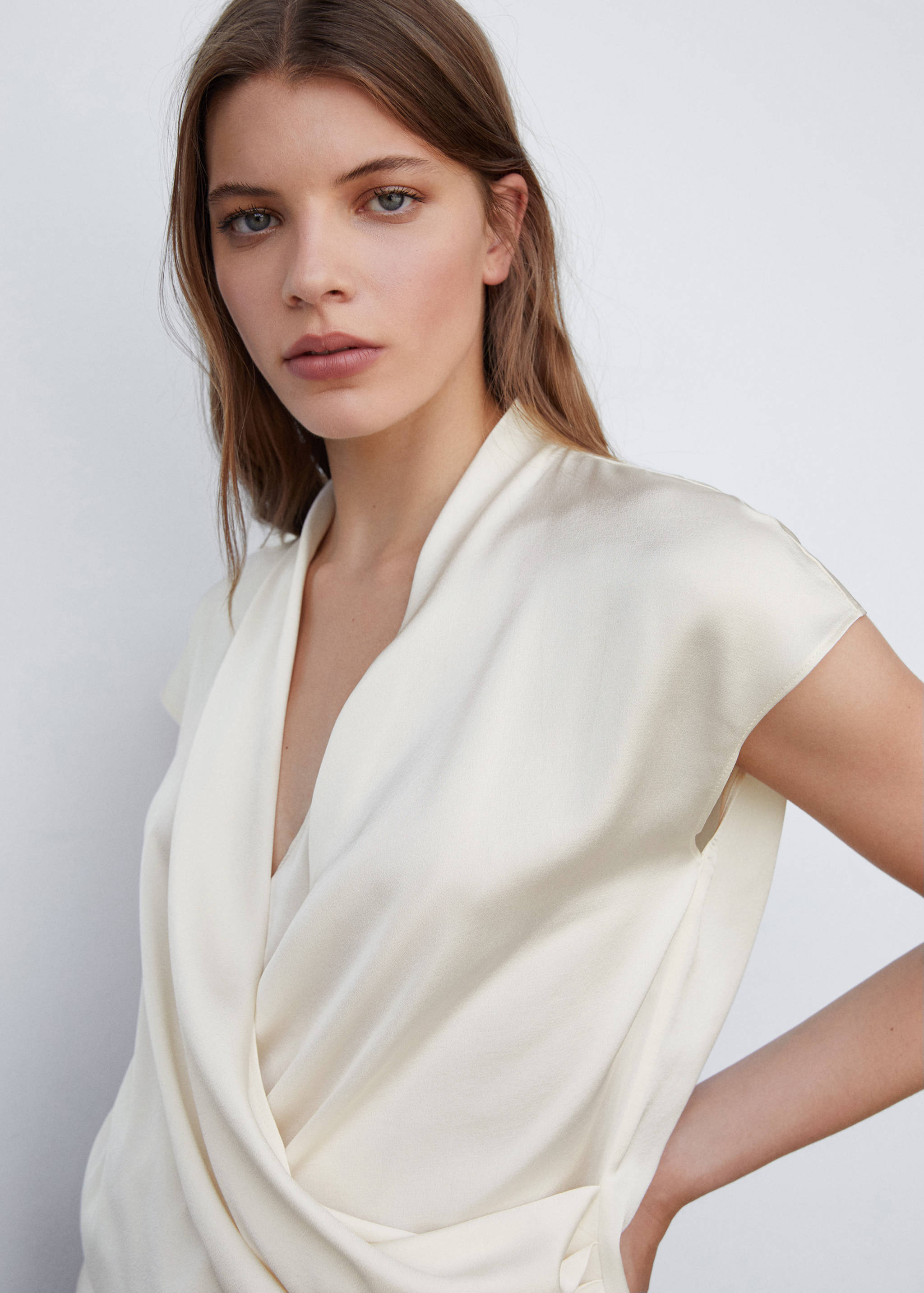Sleeveless wrap blouse - Details of the article 1