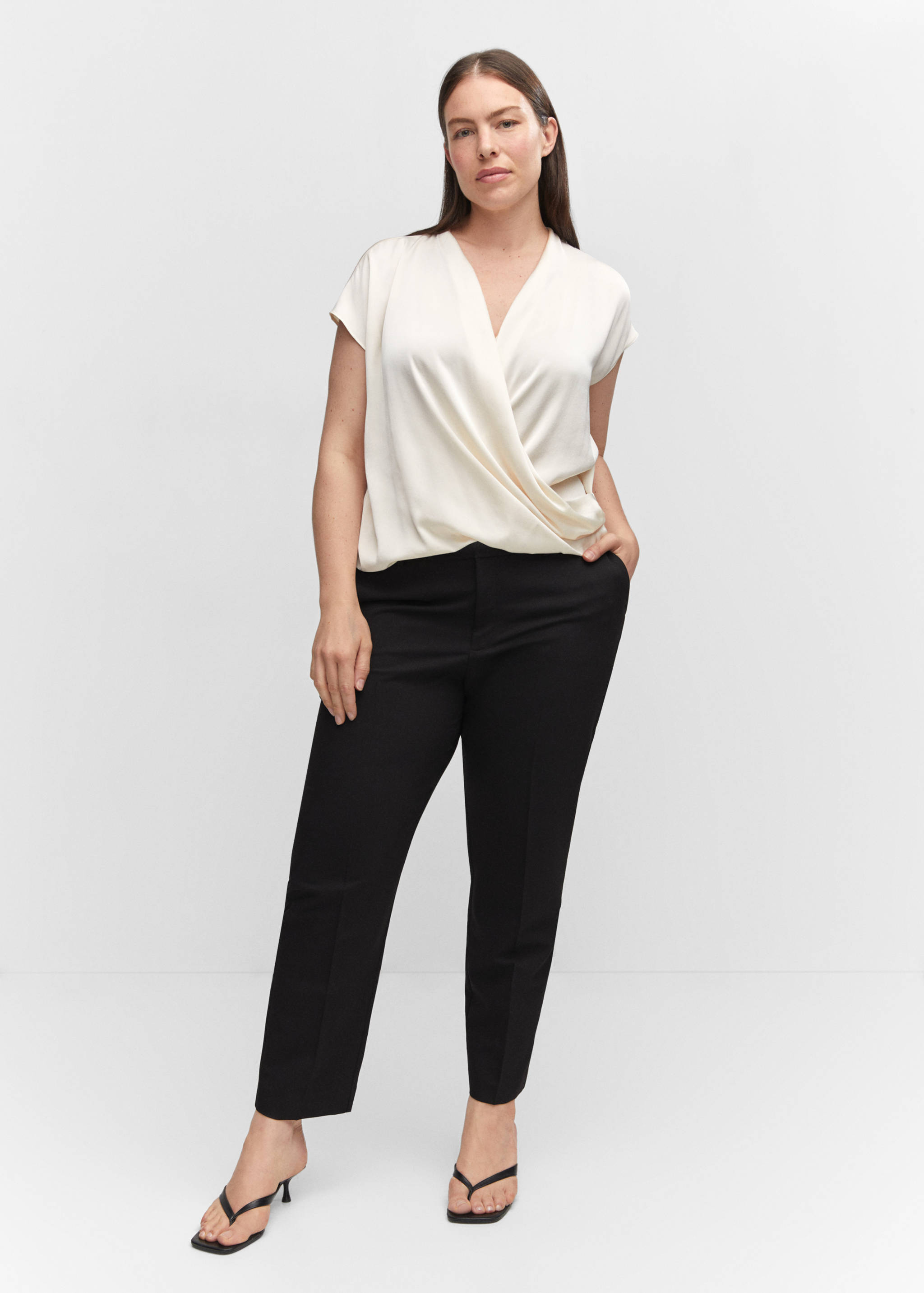 Sleeveless wrap blouse - Details of the article 3