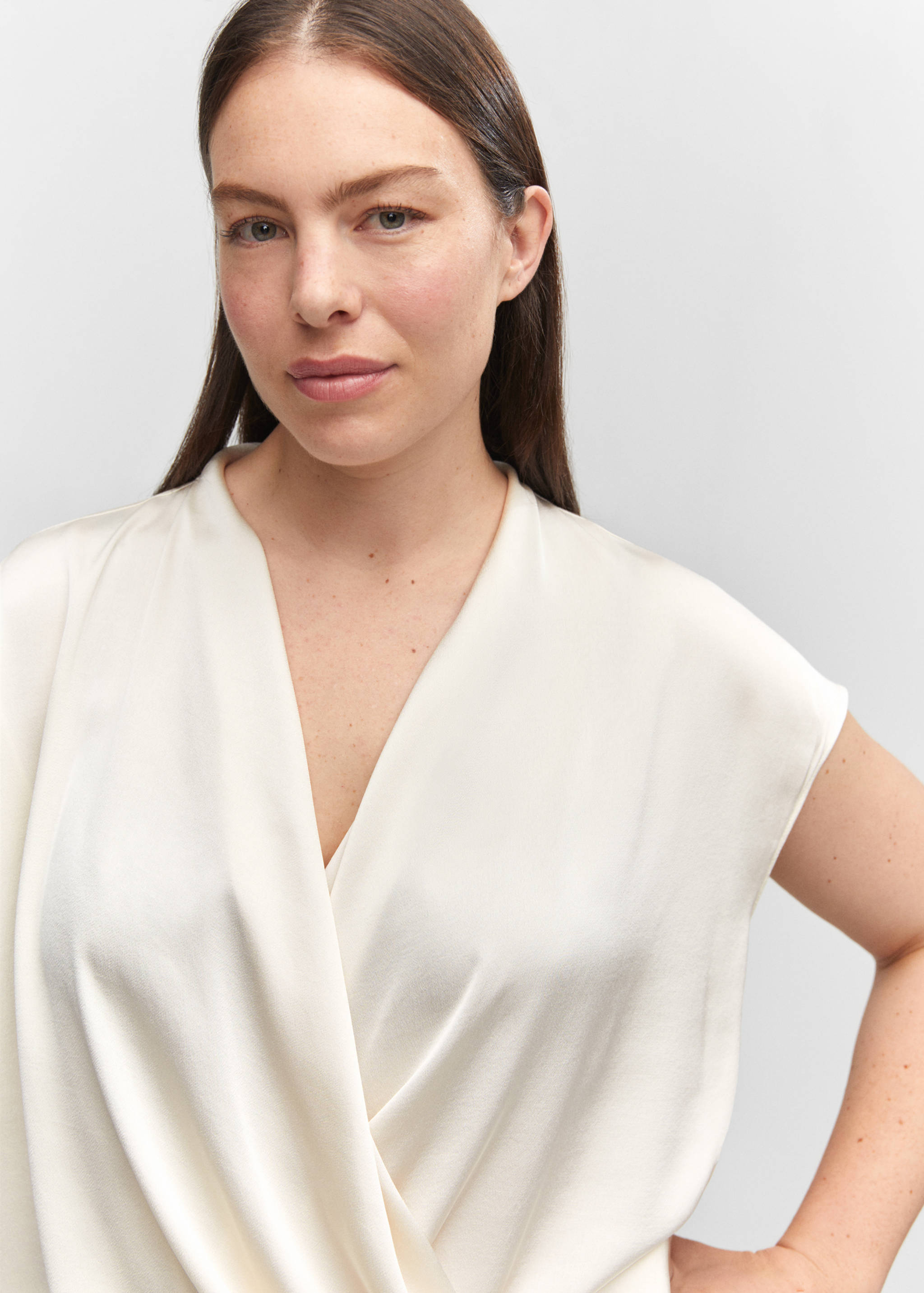 Sleeveless wrap blouse - Details of the article 4