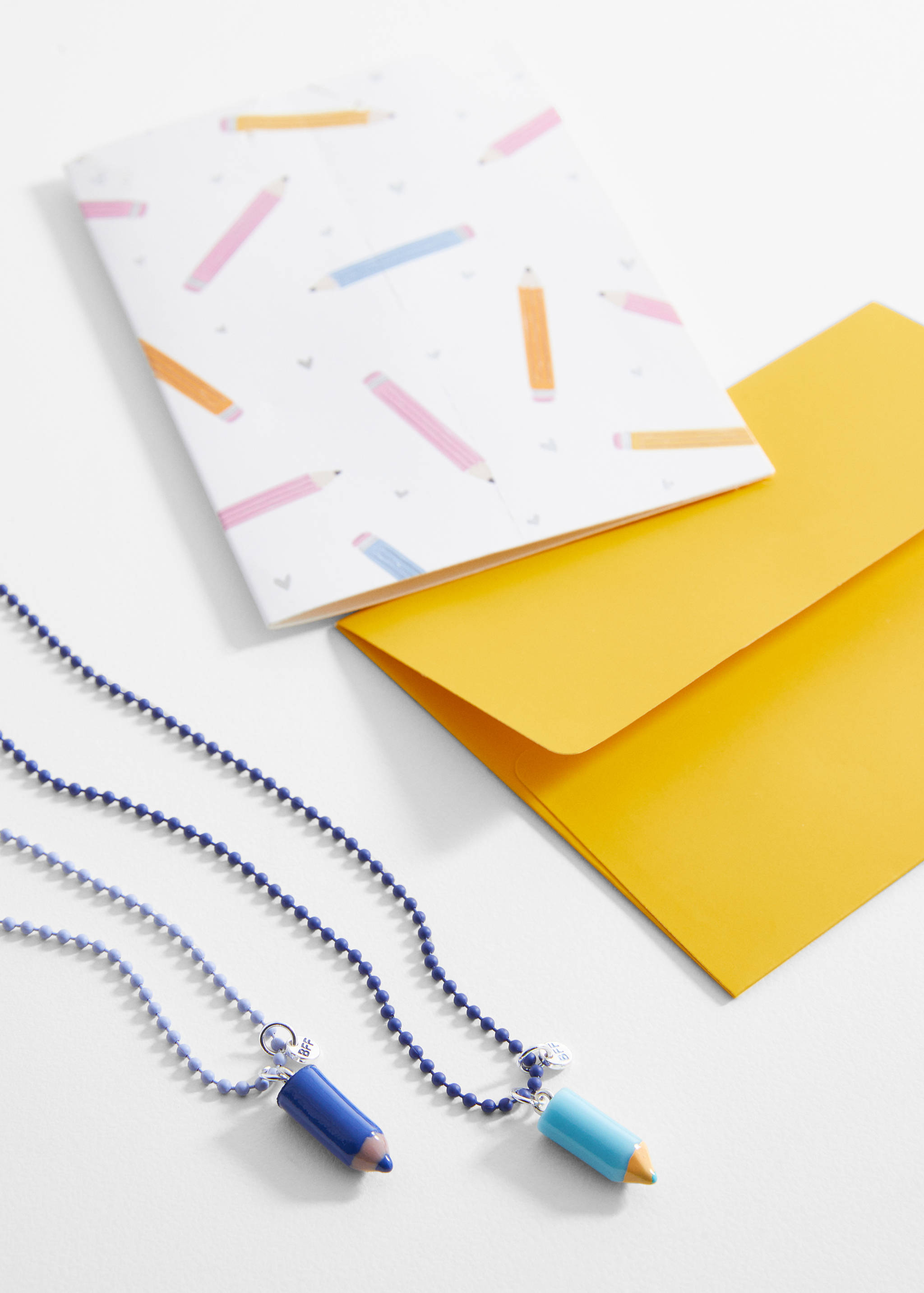 2 pack of necklaces - Details of the article 1