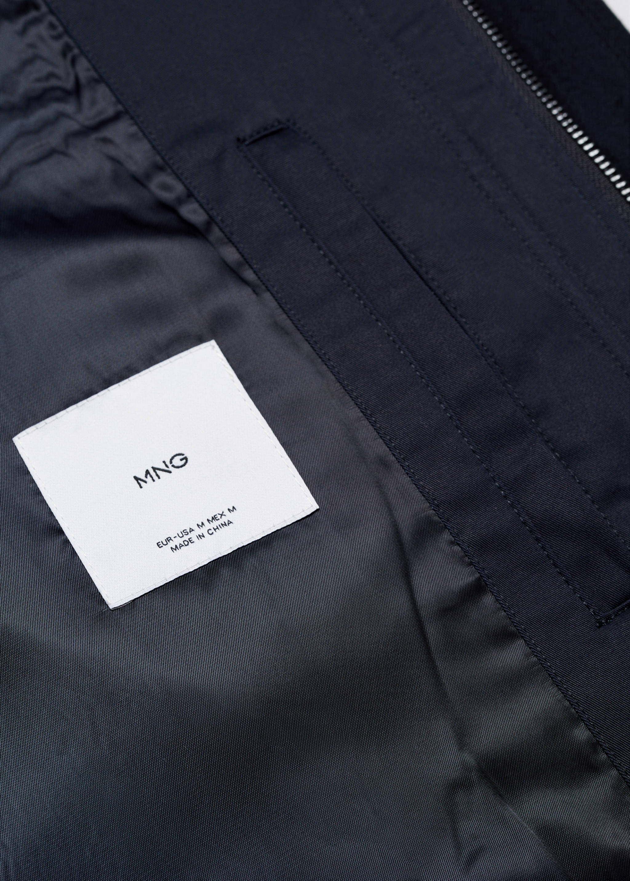 Hooded barn jacket with pocket - Details of the article 8