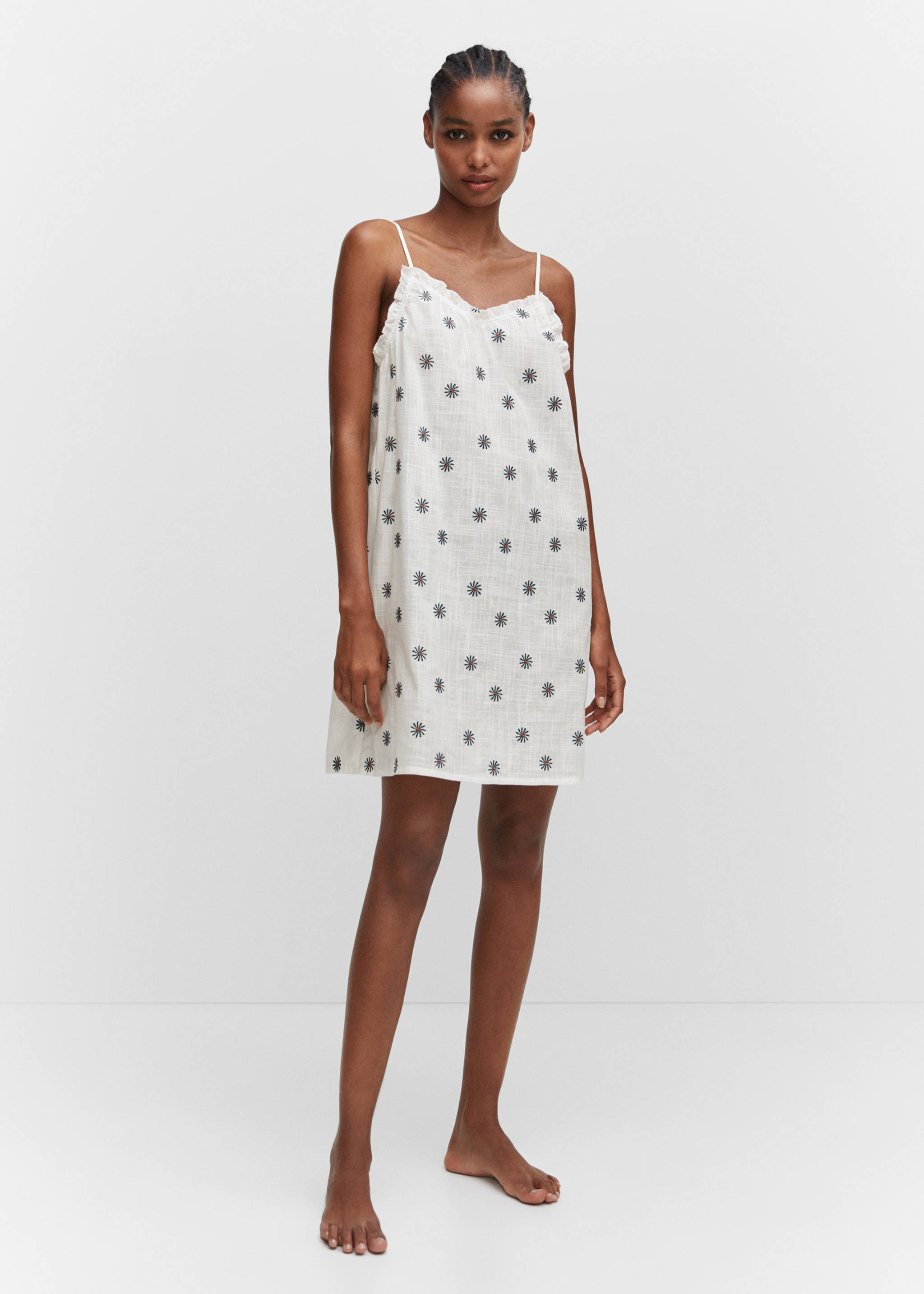 Ночная сорочка с вышитыми цветами - Общий план