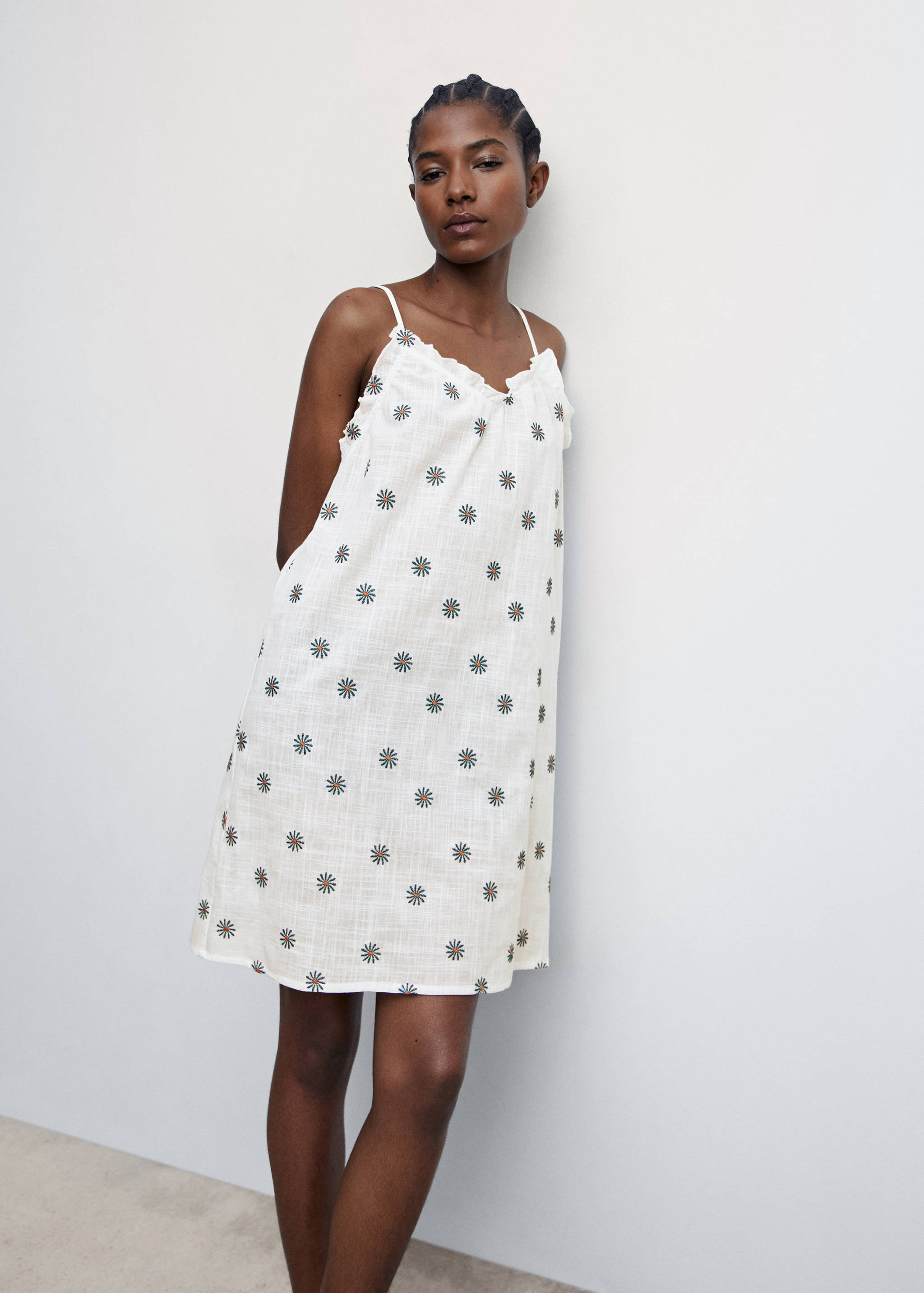 Ночная сорочка с вышитыми цветами - Деталь изделия 2