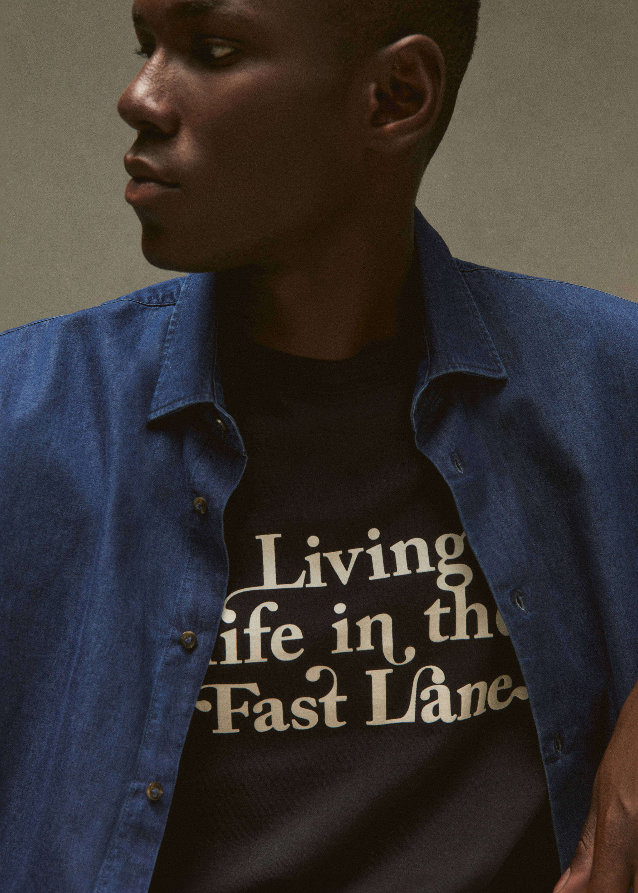 T-shirt de 100% algodão com estampado no peito - Pormenor do artigo 6