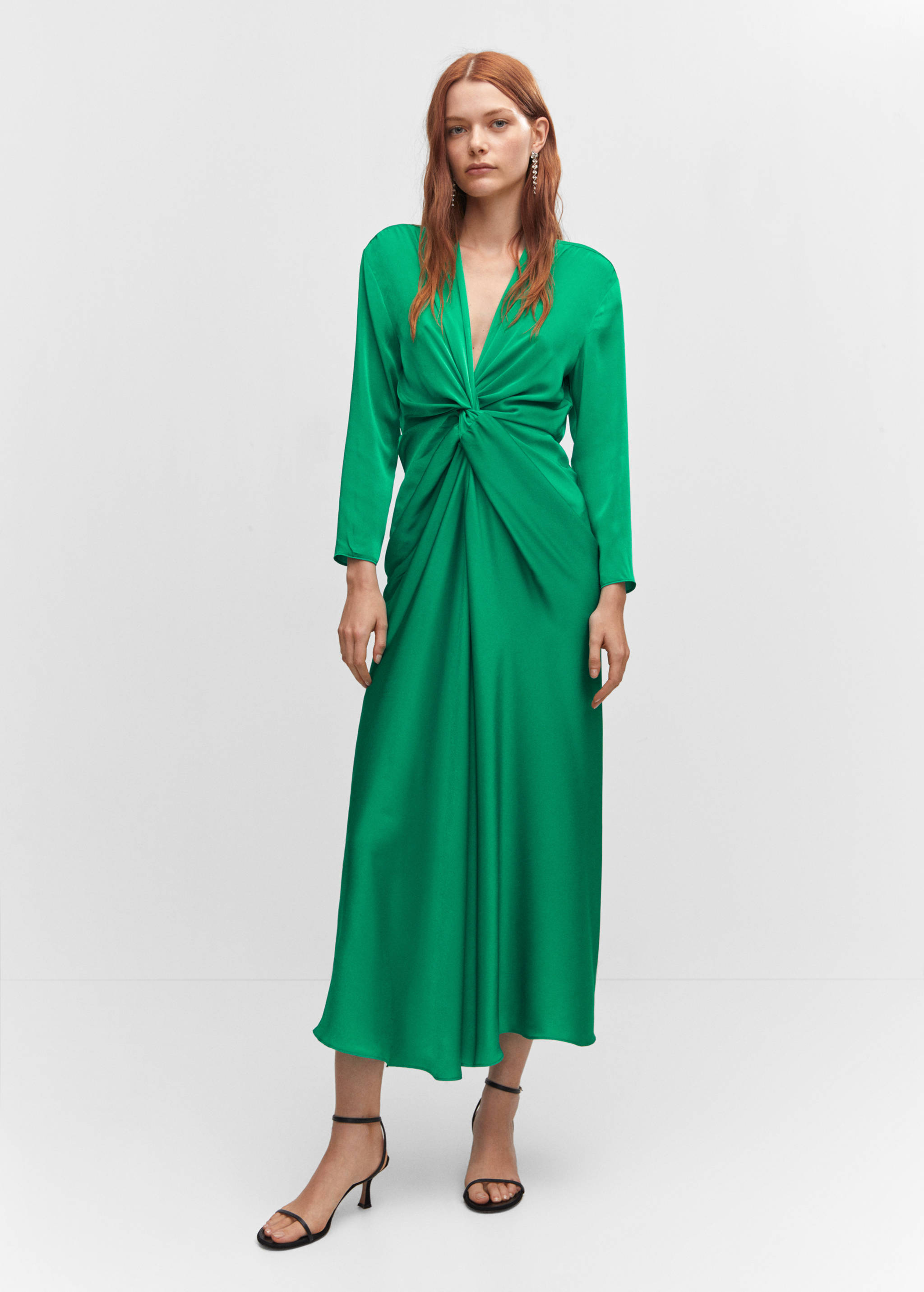 Satin dress with knot - General plane